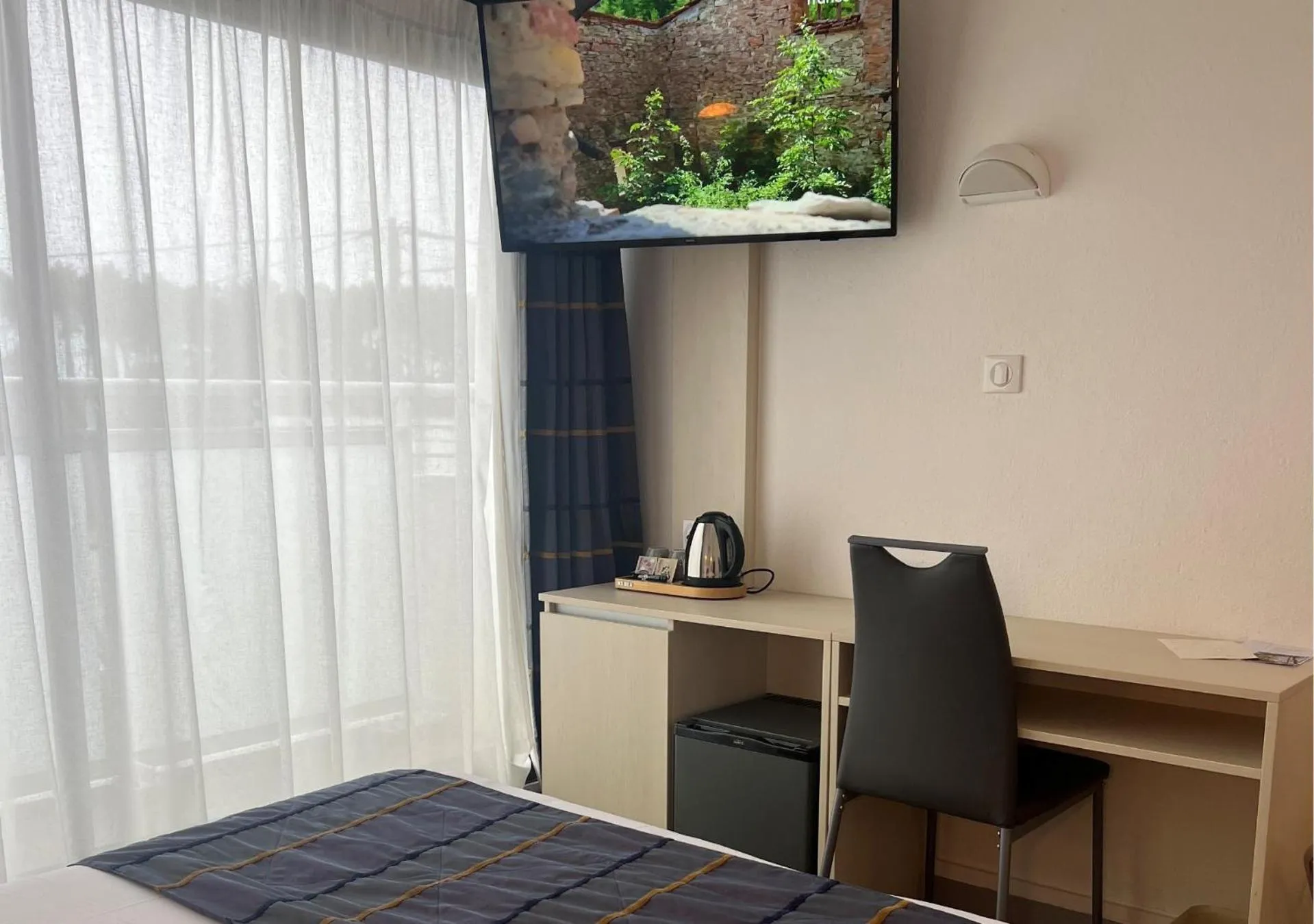 TV and multimedia, Bed in Logis Le Gavrinis