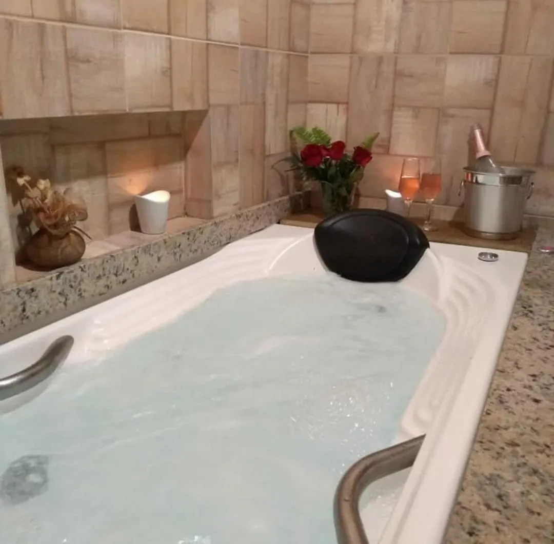 Hot Tub in Pousada Refúgio dos Pássaros