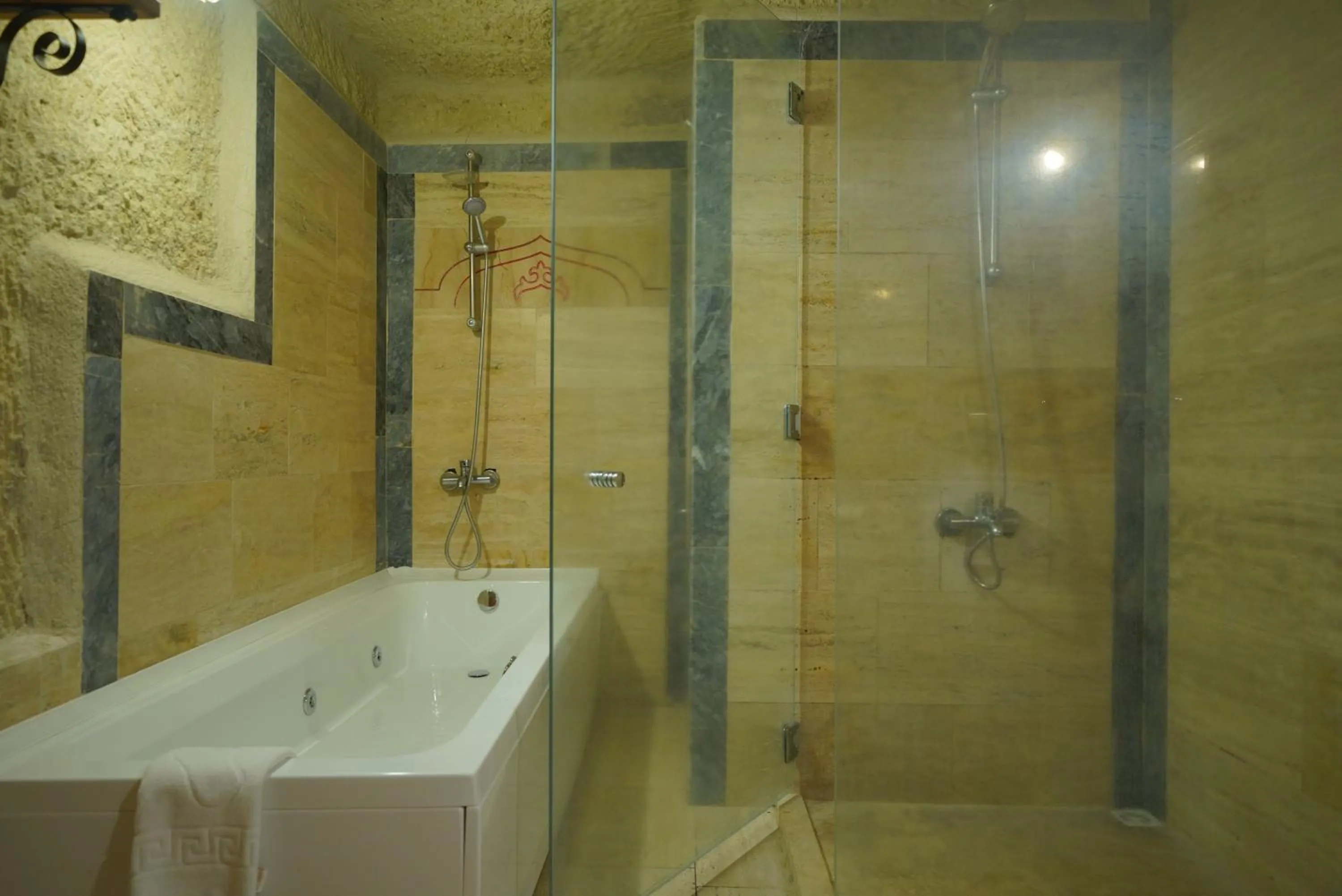 Bath in Fosil Cave Hotel