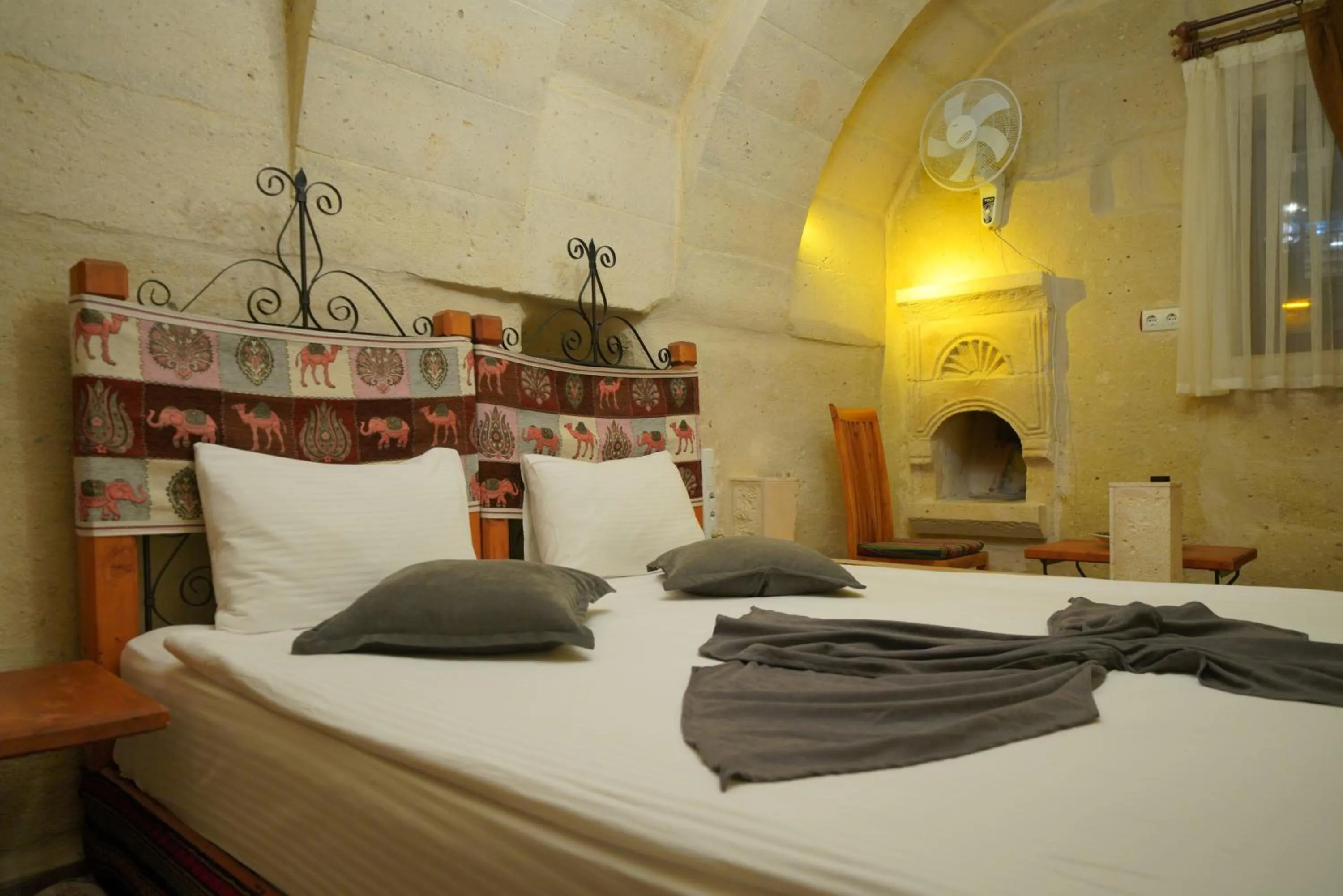 Bedroom, Bed in Fosil Cave Hotel