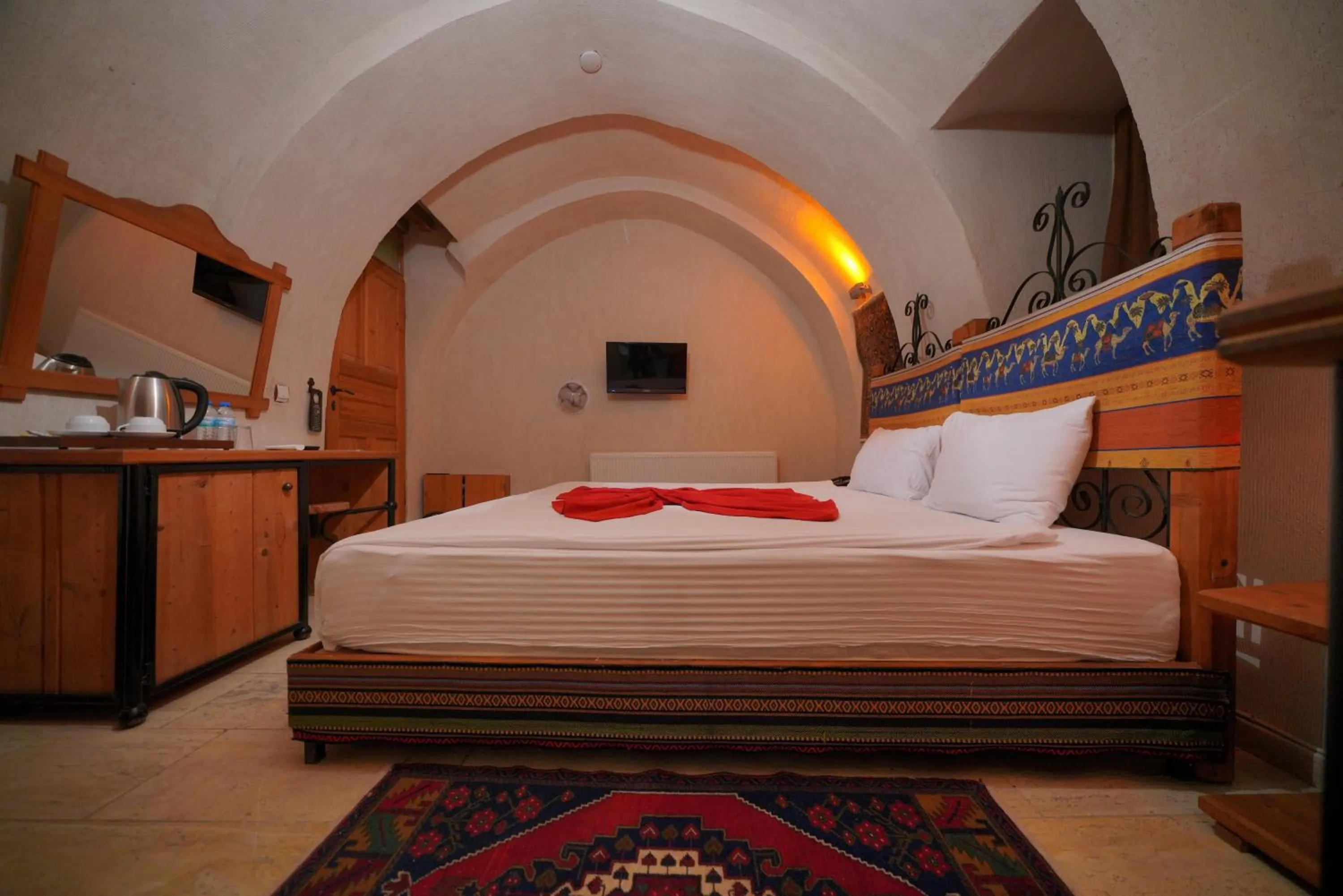 Bed in Fosil Cave Hotel