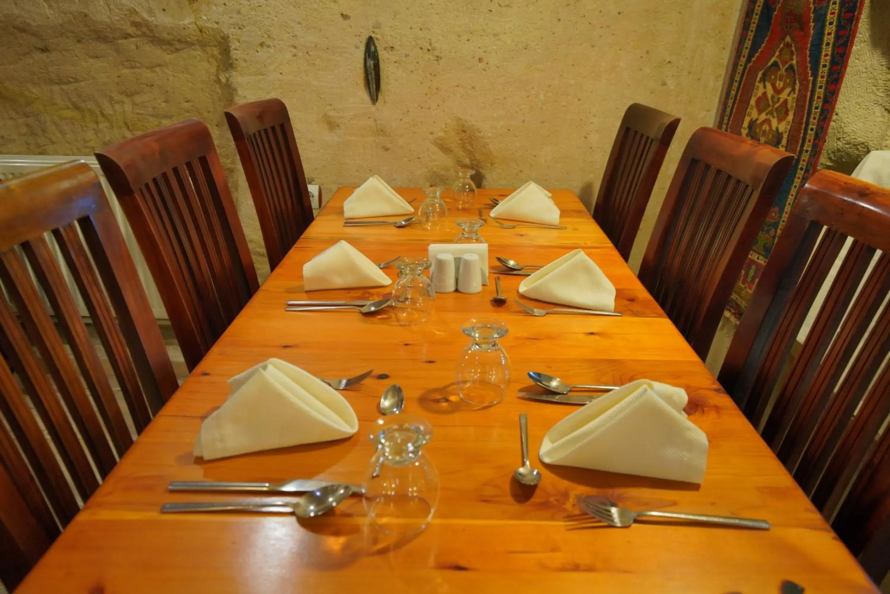 Restaurant/places to eat in Fosil Cave Hotel Restaurant/places to eat in Fosil Cave Hotel