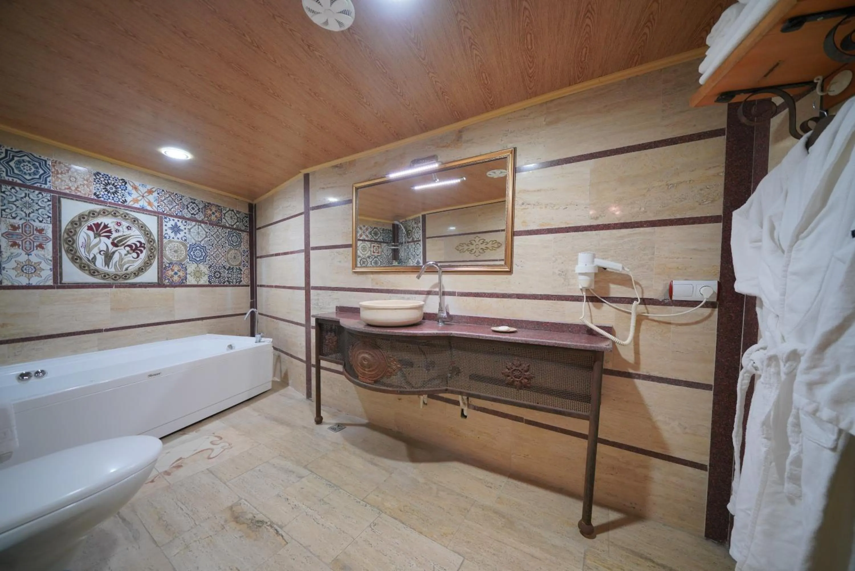 Shower in Fosil Cave Hotel