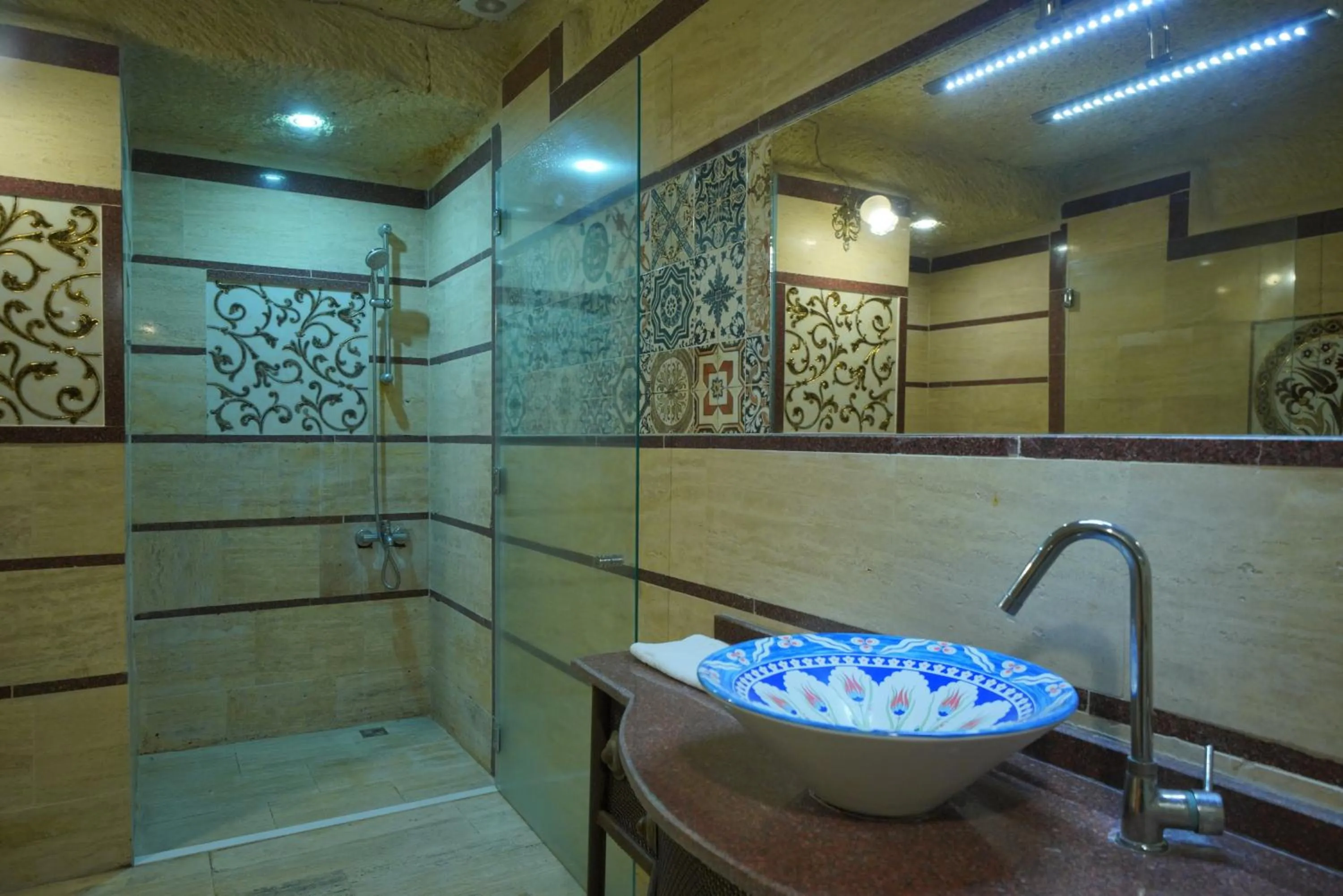 Property building in Fosil Cave Hotel