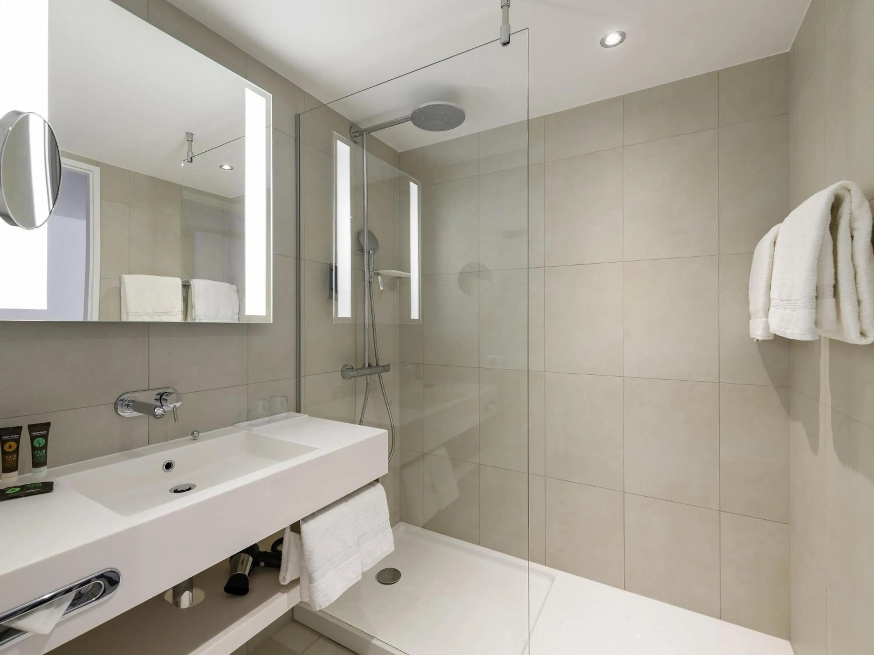 Bedroom in Novotel Wien Hauptbahnhof