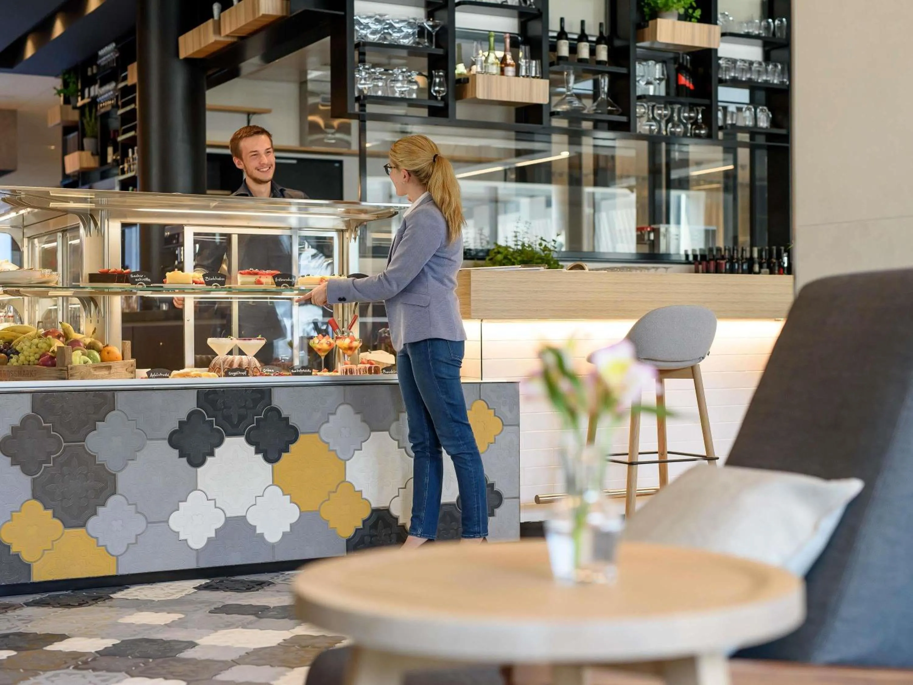 Lounge or bar in Novotel Wien Hauptbahnhof