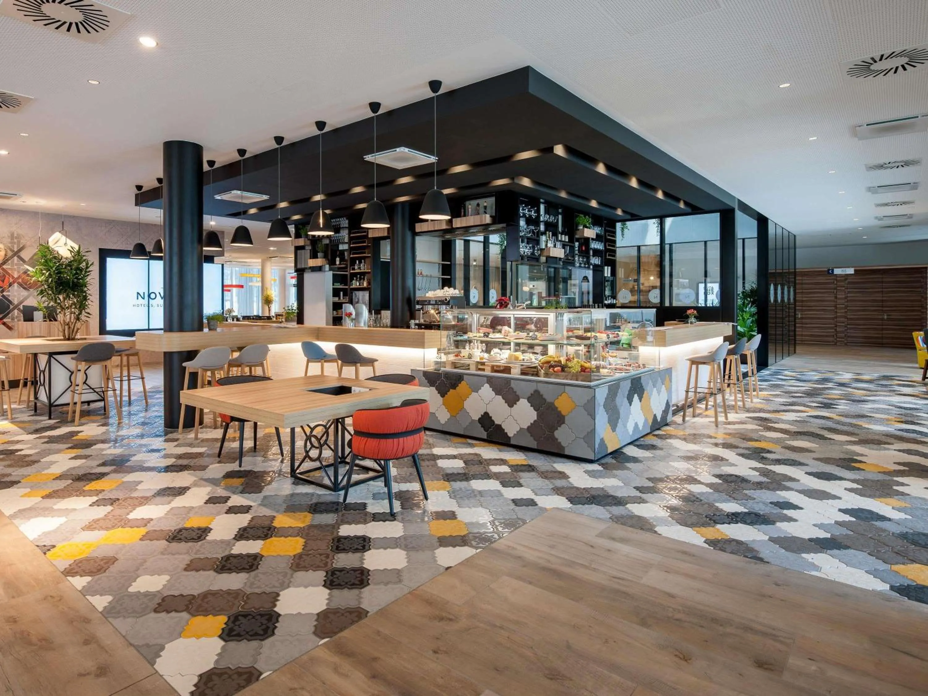 Lounge or bar in Novotel Wien Hauptbahnhof