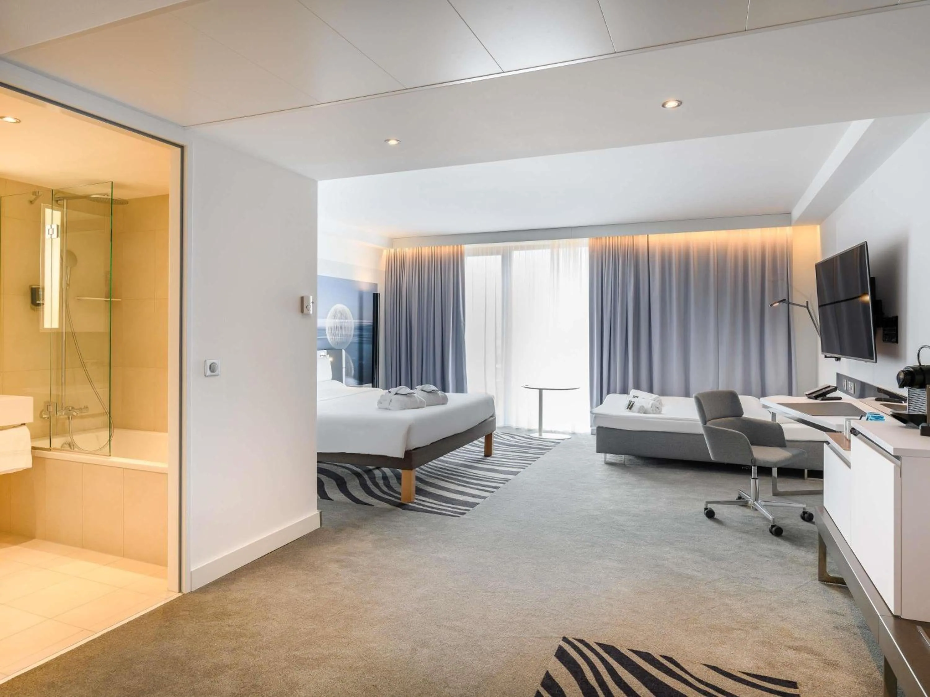 Bedroom in Novotel Wien Hauptbahnhof