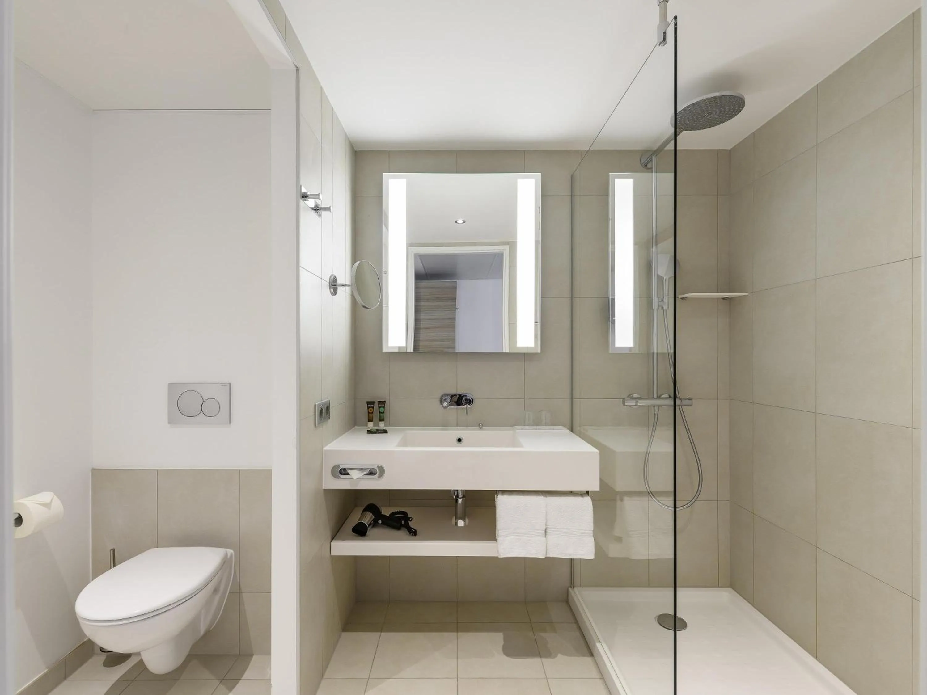 Bedroom in Novotel Wien Hauptbahnhof