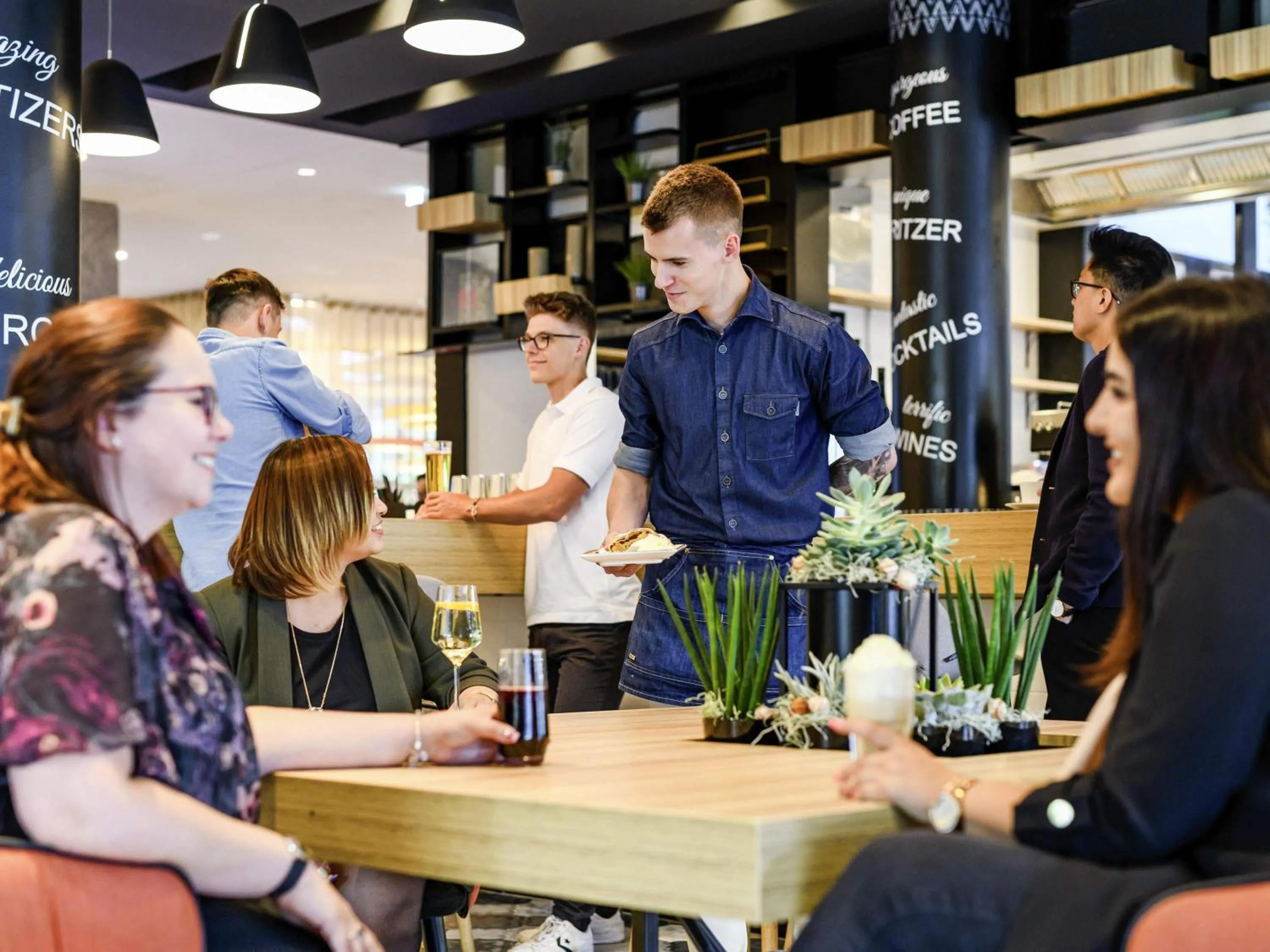 Restaurant/places to eat in Novotel Wien Hauptbahnhof