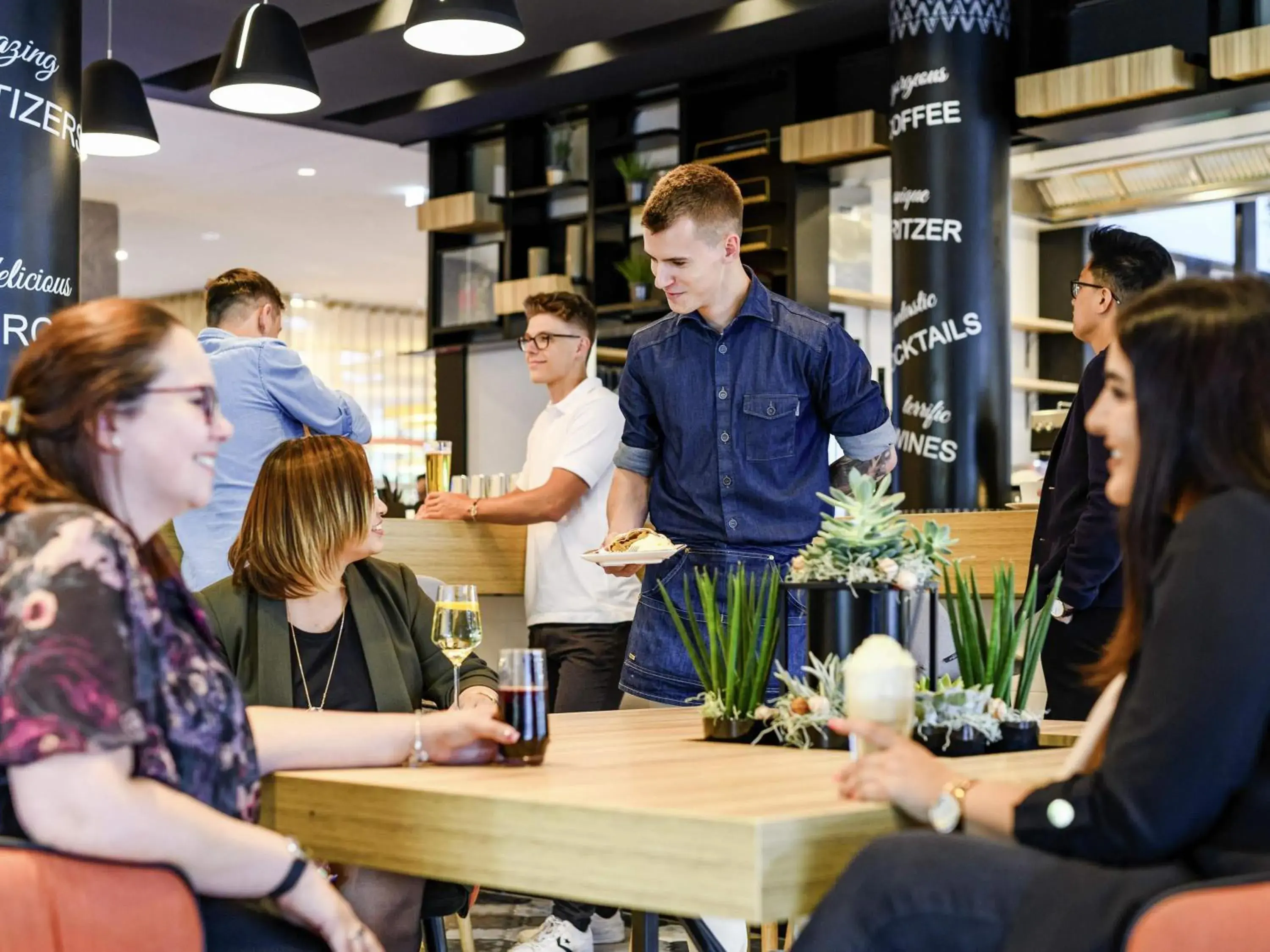 Restaurant/places to eat in Novotel Wien Hauptbahnhof Restaurant/places to eat in Novotel Wien Hauptbahnhof