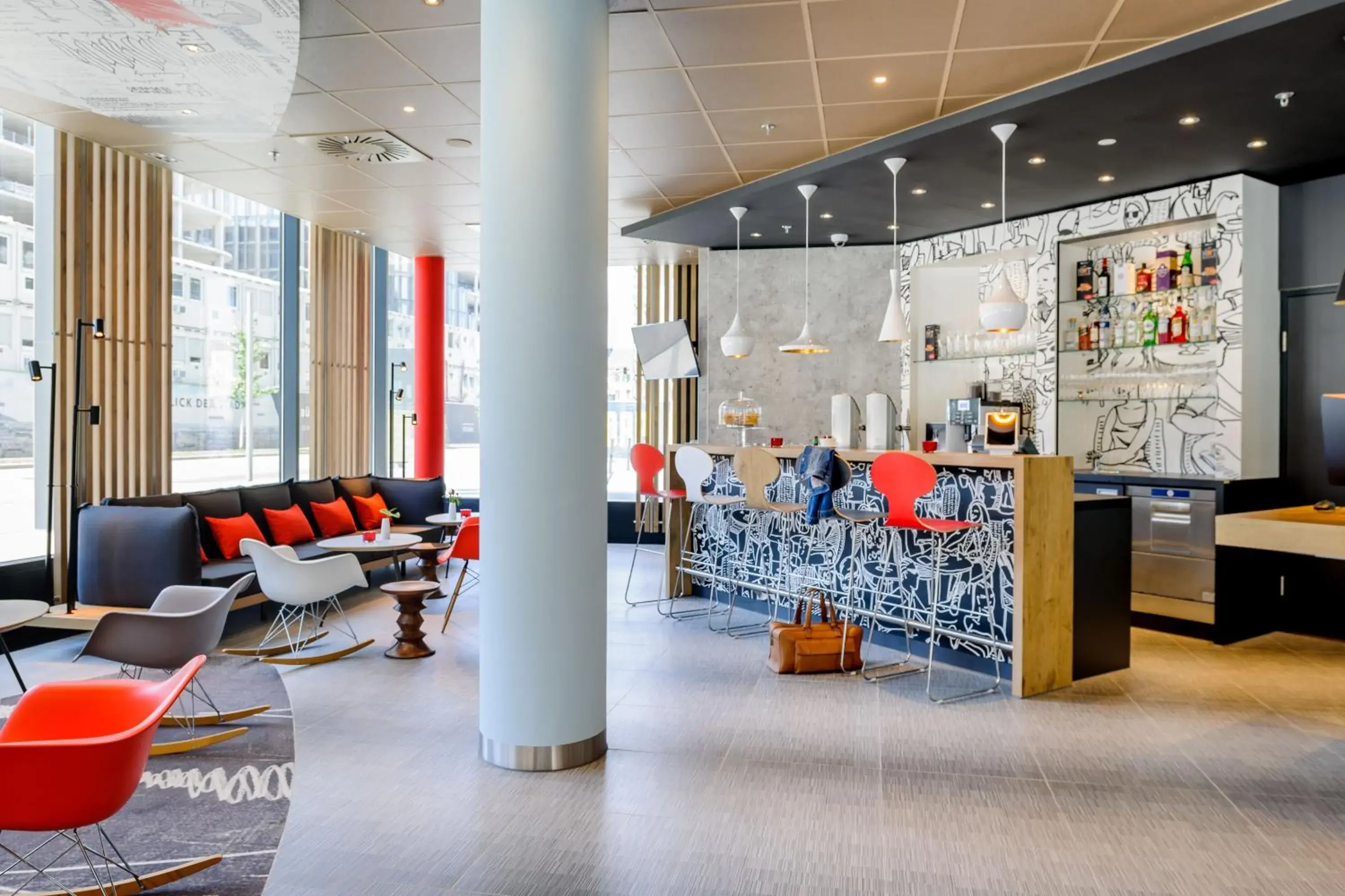 Lounge or bar in ibis Wien Hauptbahnhof Lounge or bar in ibis Wien Hauptbahnhof