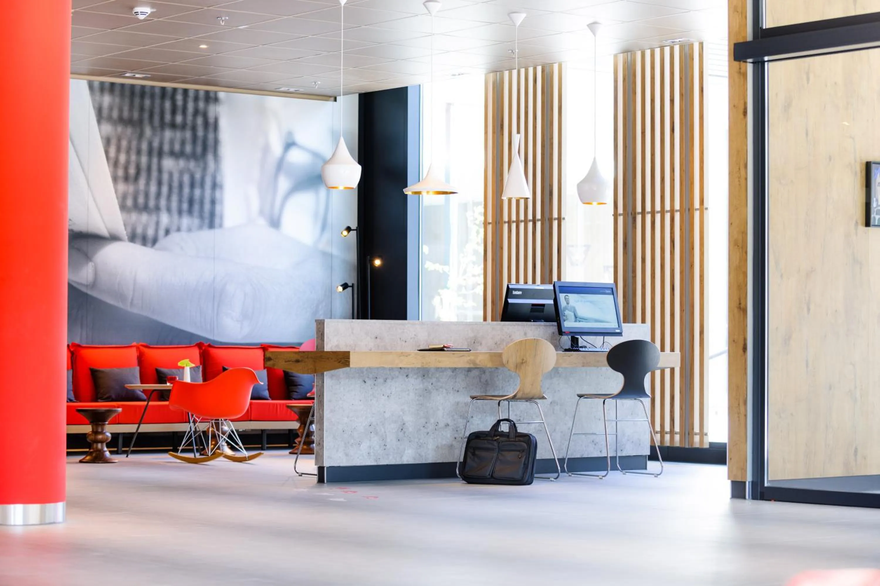 Lobby or reception in ibis Wien Hauptbahnhof