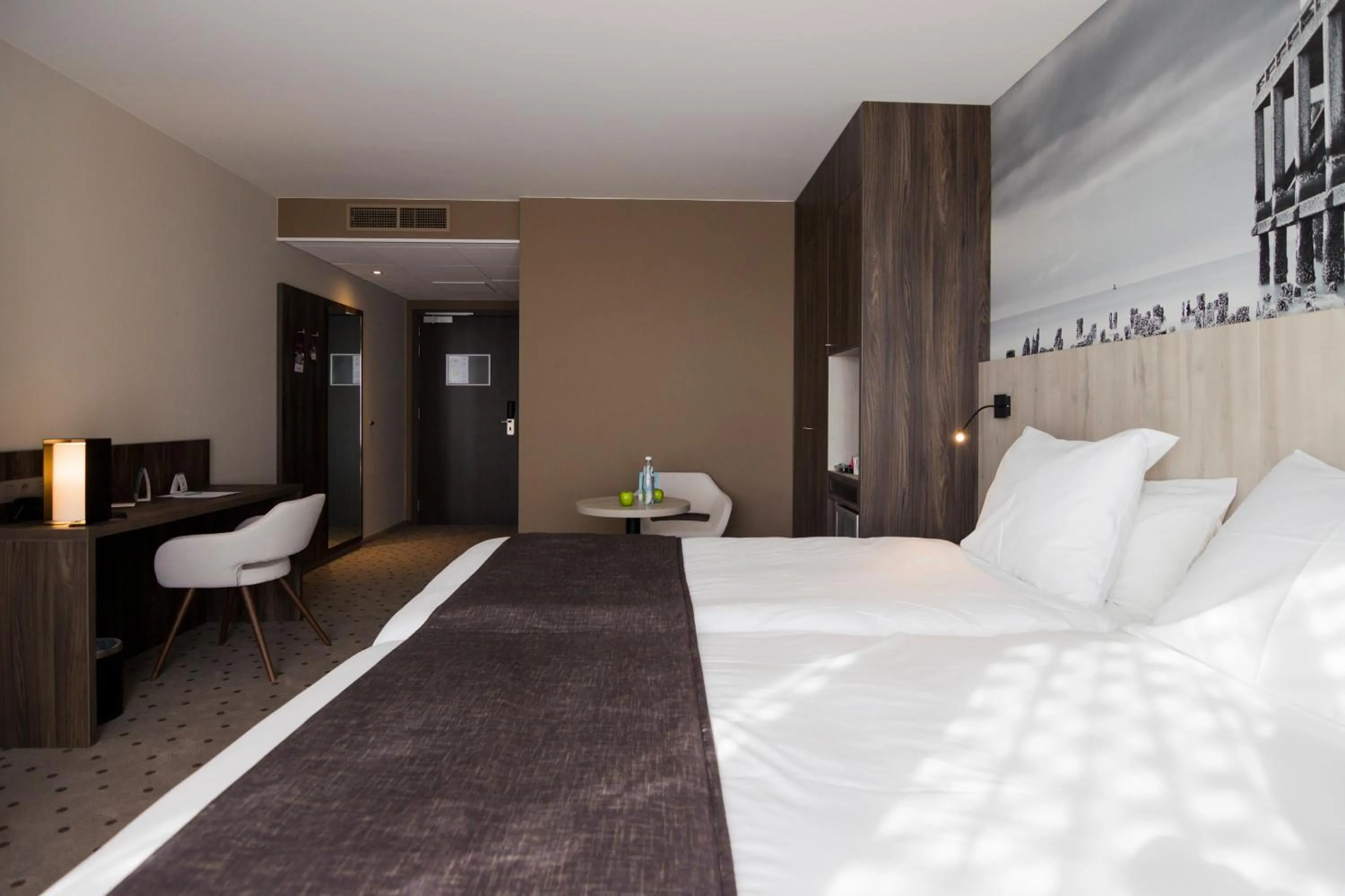 Property building, Bed in Mercure Blankenberge