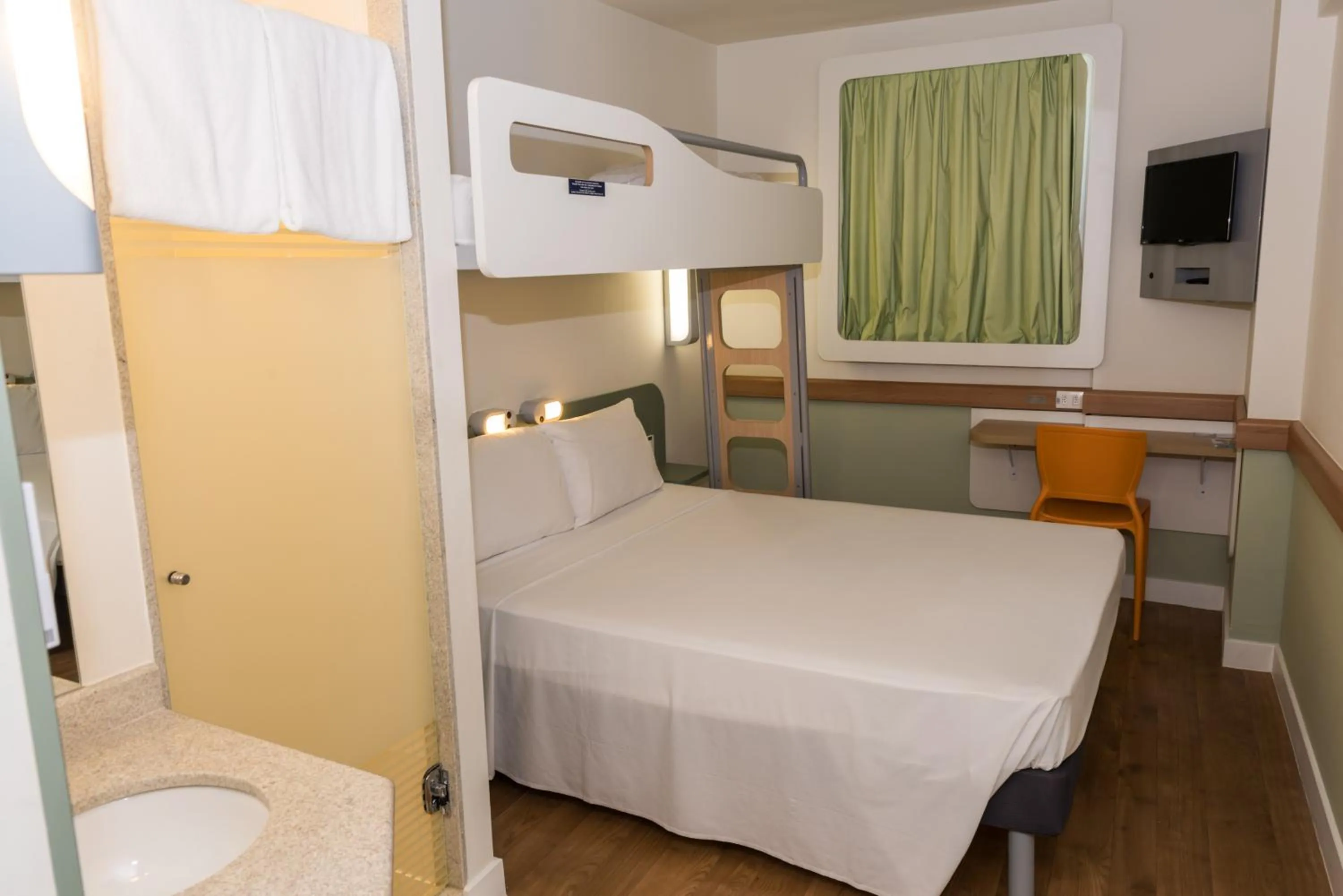 Bedroom, Bed in ibis budget RJ Praia de Botafogo