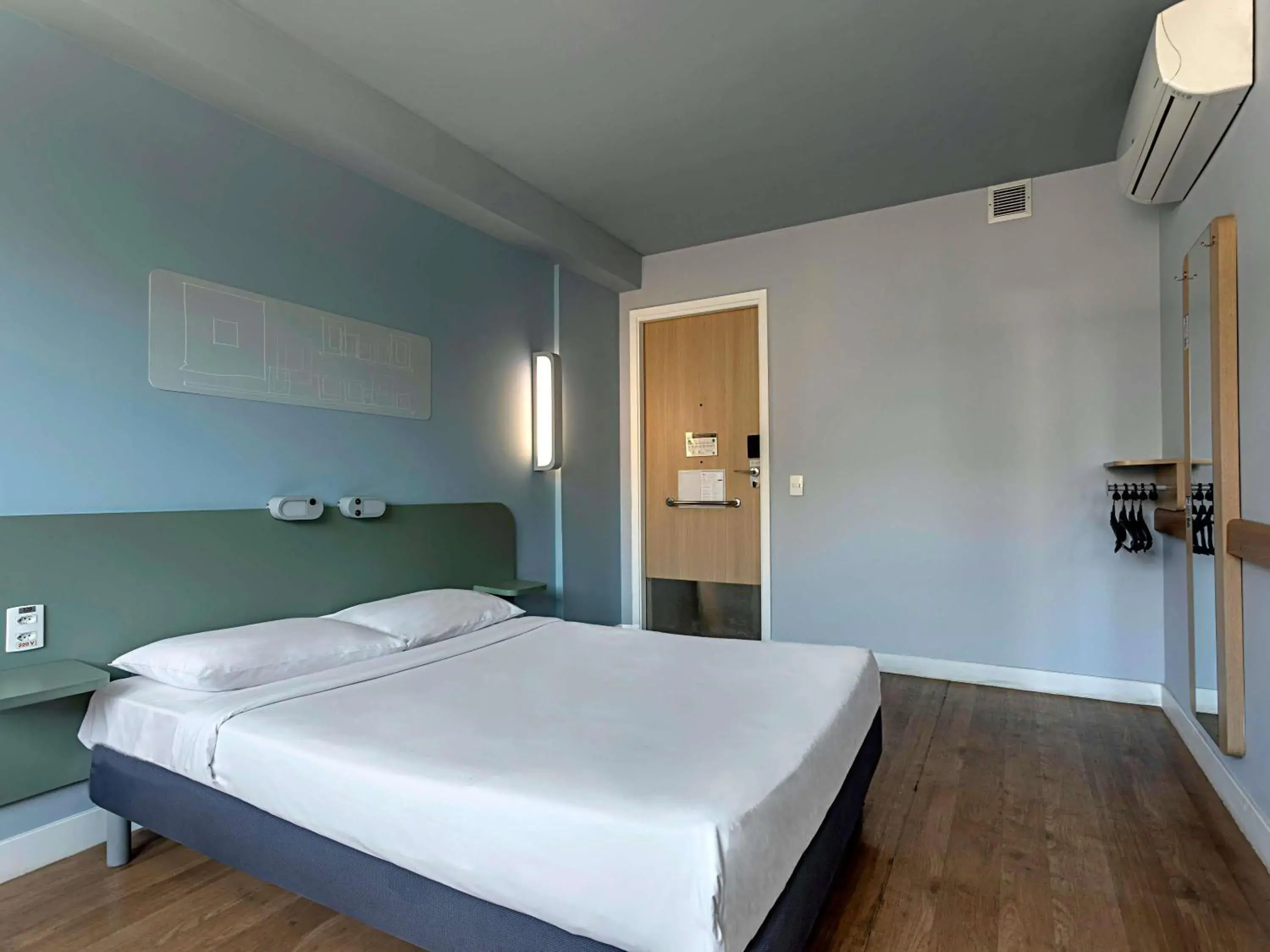 Bedroom, Bed in ibis budget RJ Praia de Botafogo Bedroom, Bed in ibis budget RJ Praia de Botafogo