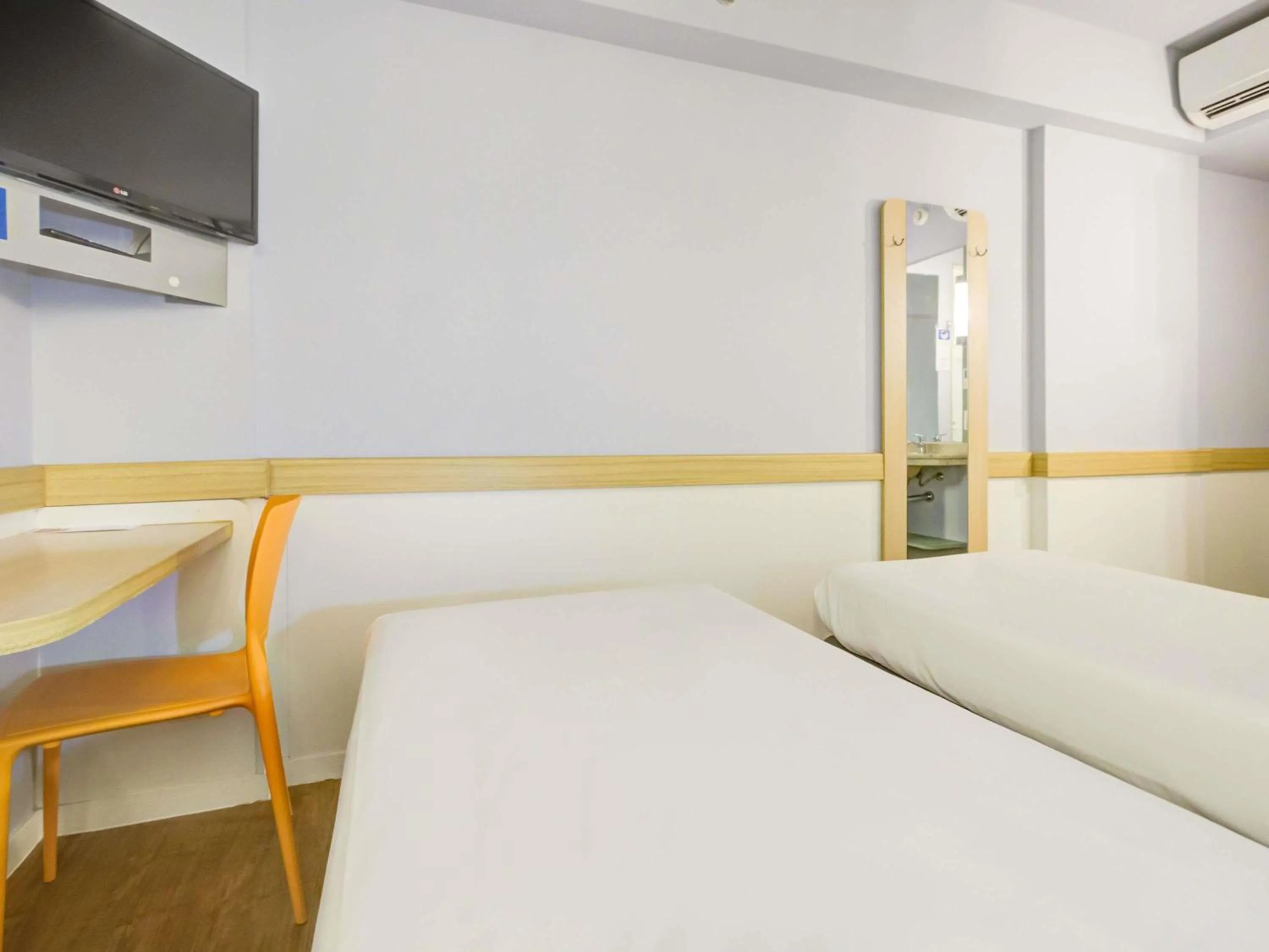 Bedroom, Bed in ibis budget RJ Copacabana