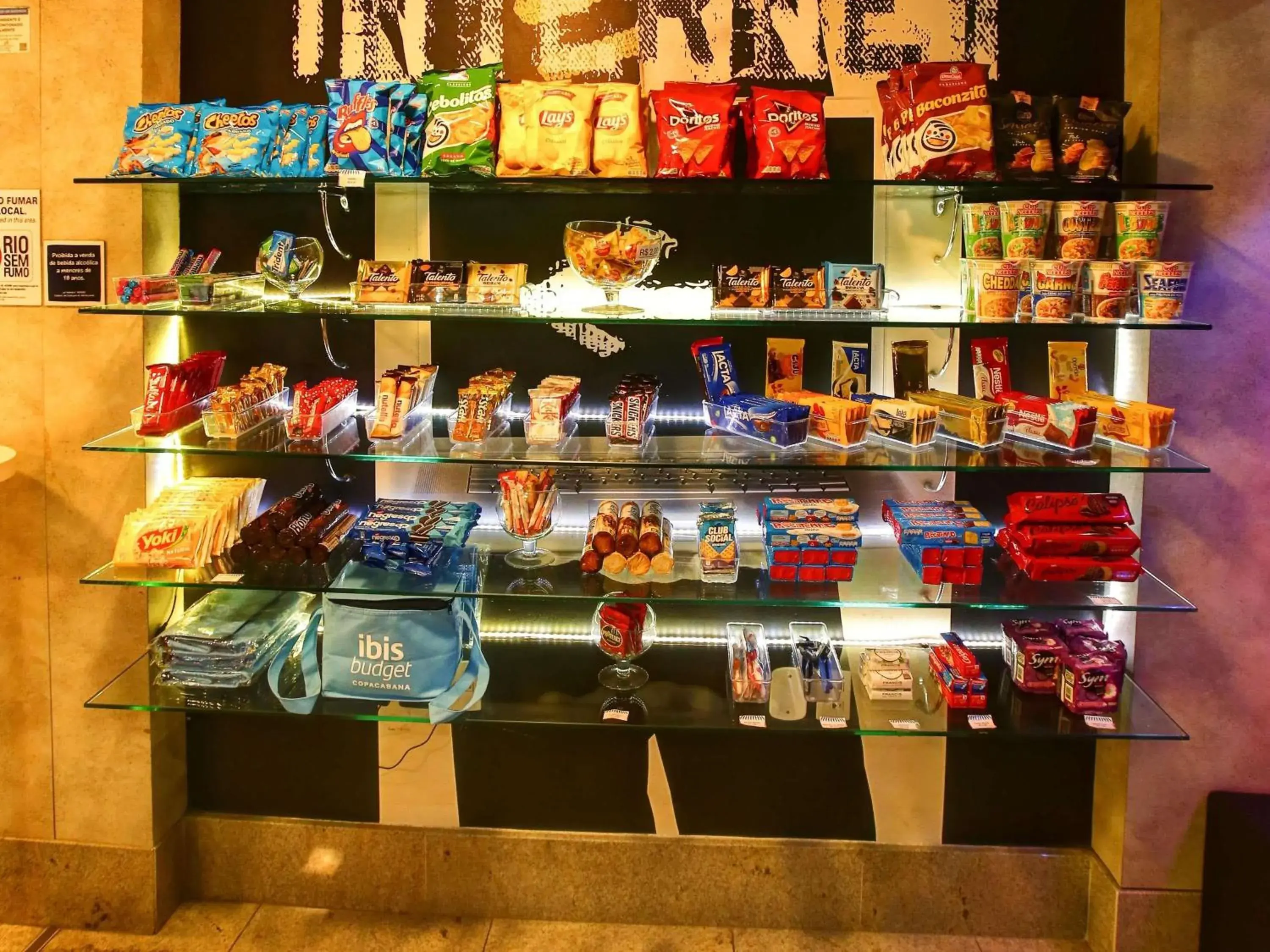 Lounge or bar in ibis budget RJ Copacabana Lounge or bar in ibis budget RJ Copacabana