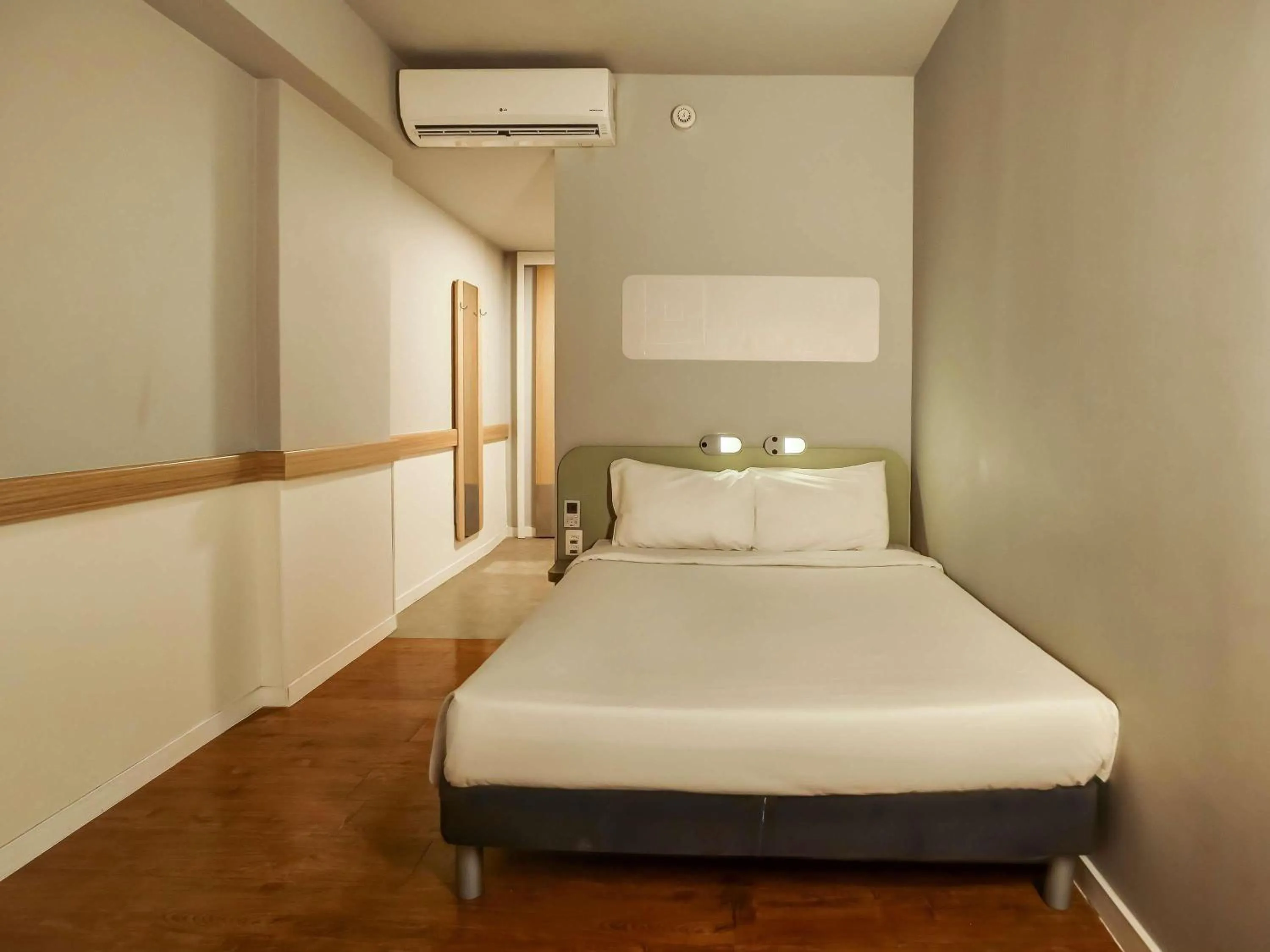 Bedroom, Bed in ibis budget RJ Copacabana