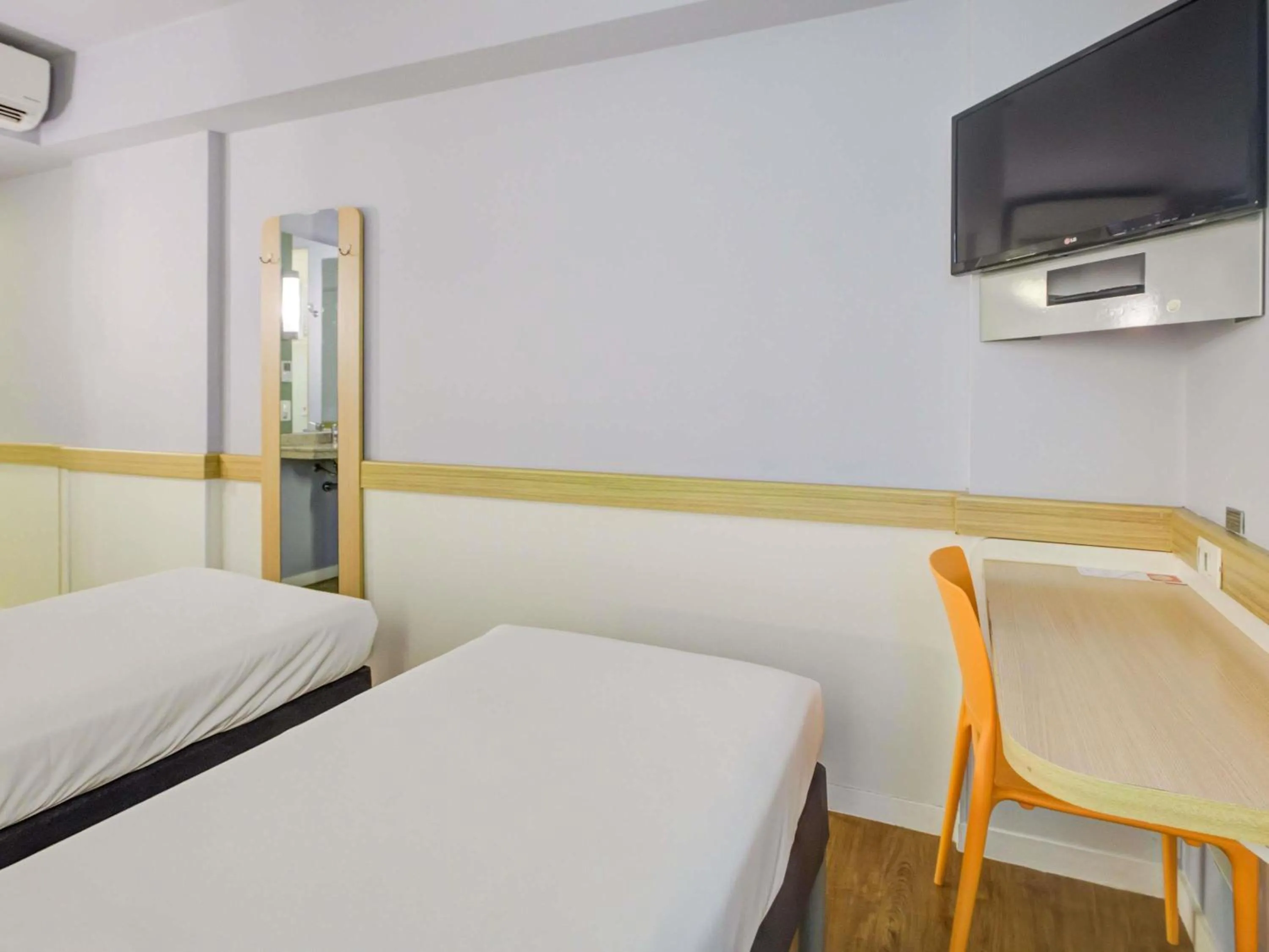 Bedroom, Bed in ibis budget RJ Copacabana