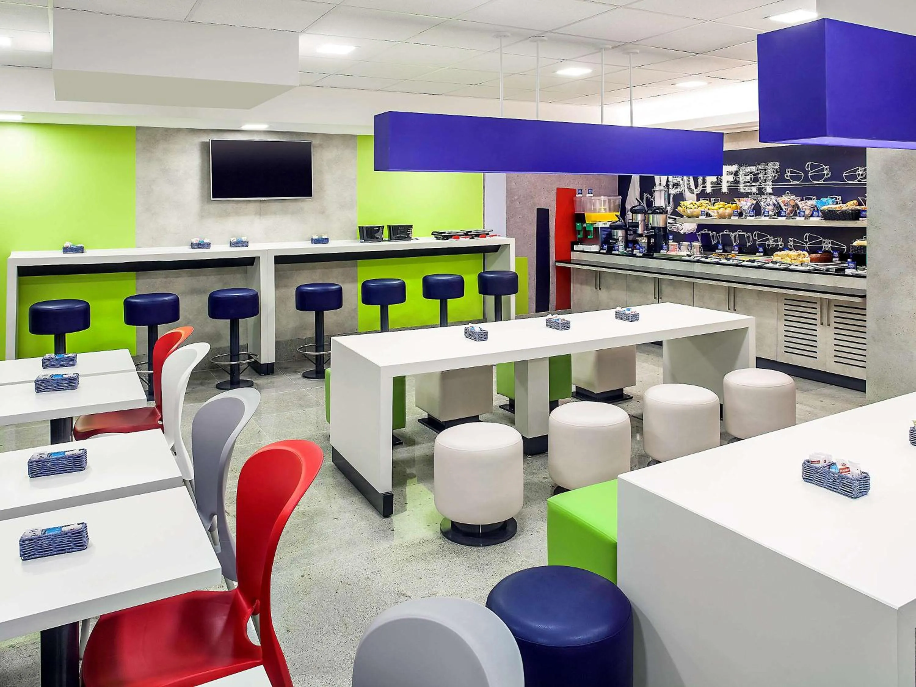 Restaurant/places to eat in ibis budget RJ Copacabana