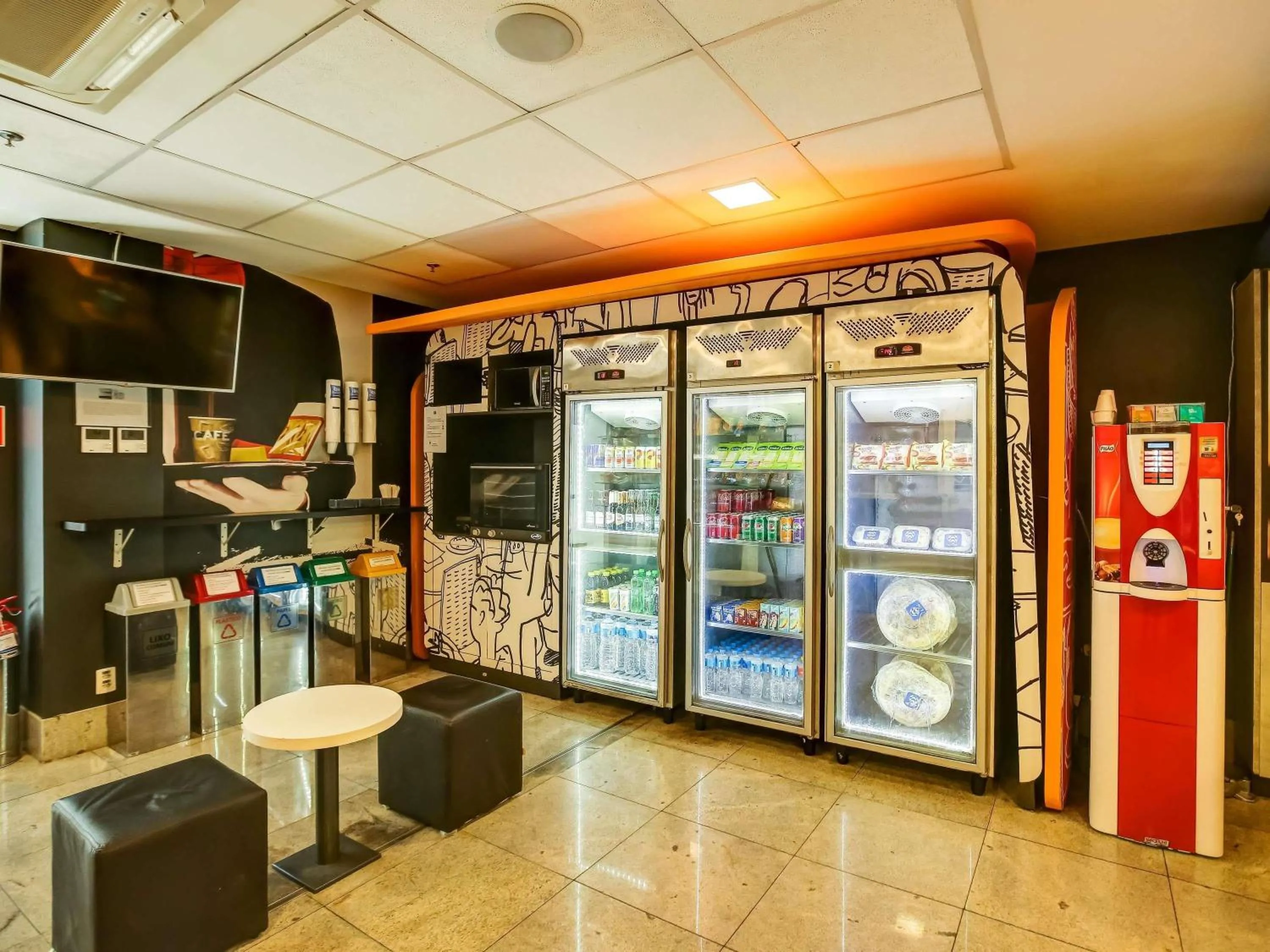 Lounge or bar in ibis budget RJ Copacabana