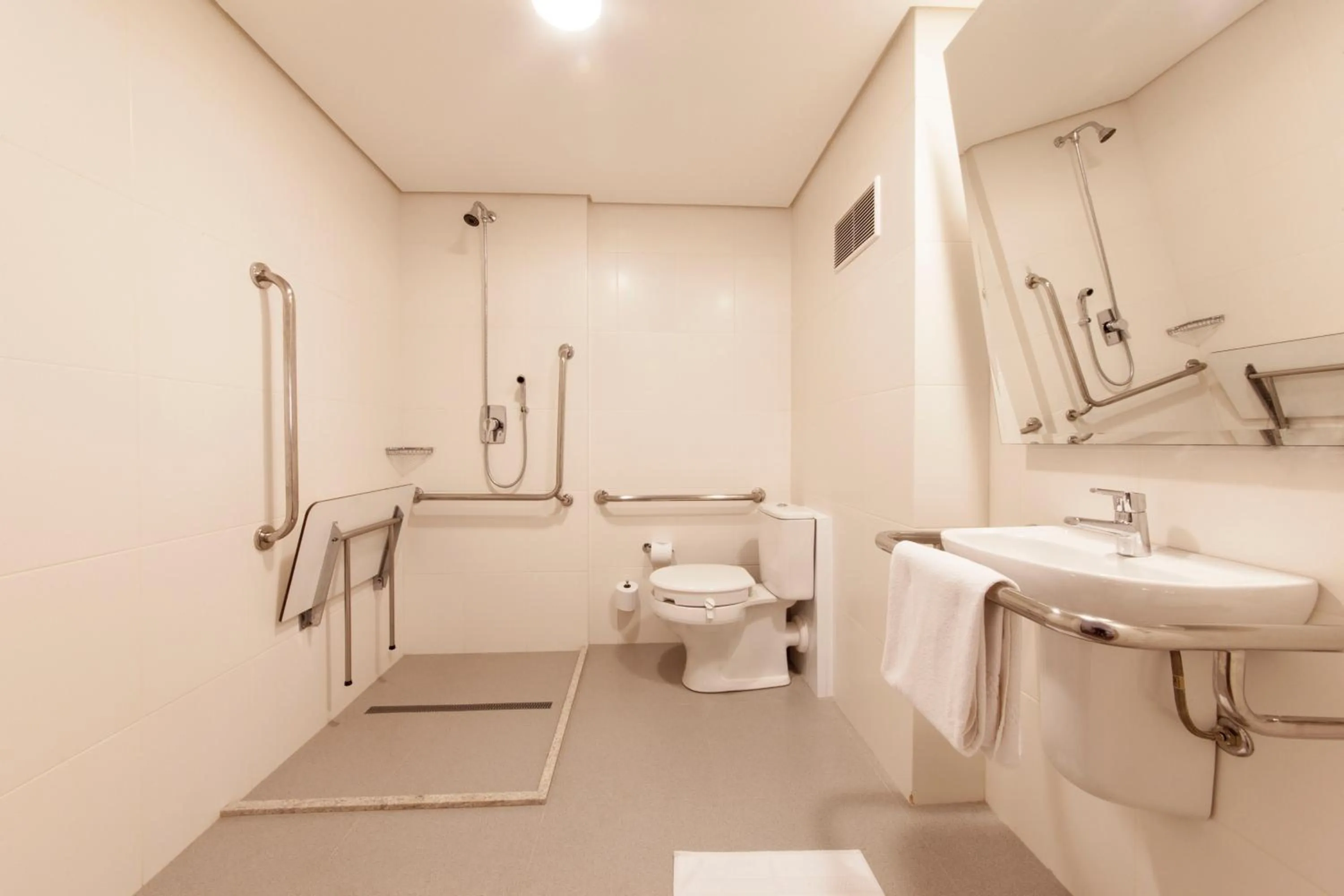 Toilet in ibis budget Manaus