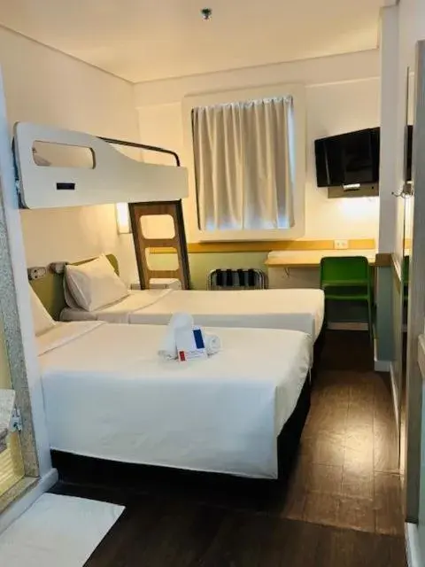 Superior Room with Three Single Beds in ibis budget Manaus Superior Room with Three Single Beds in ibis budget Manaus