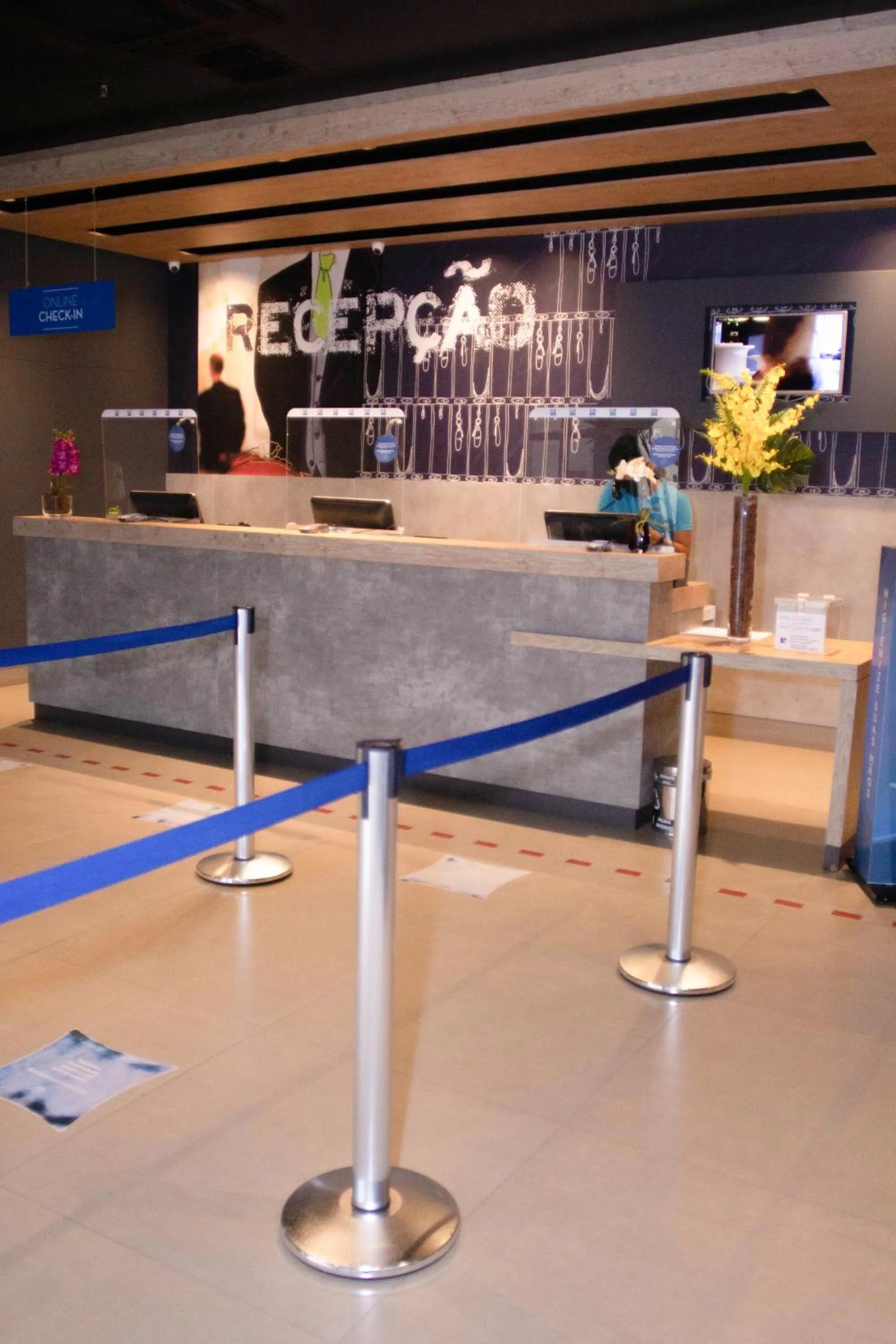 Lobby or reception in ibis budget Manaus