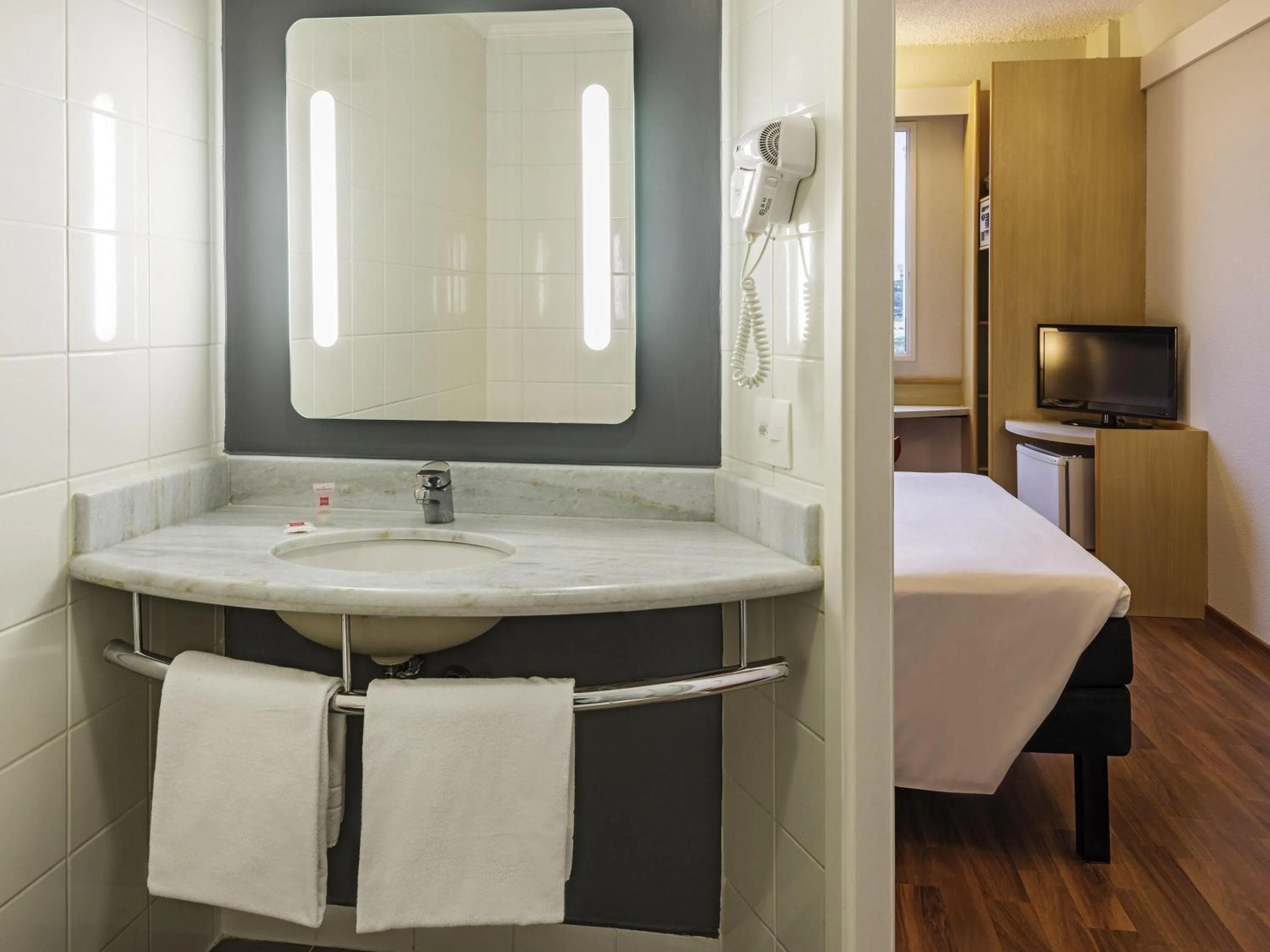 Bedroom in ibis Santo Andre