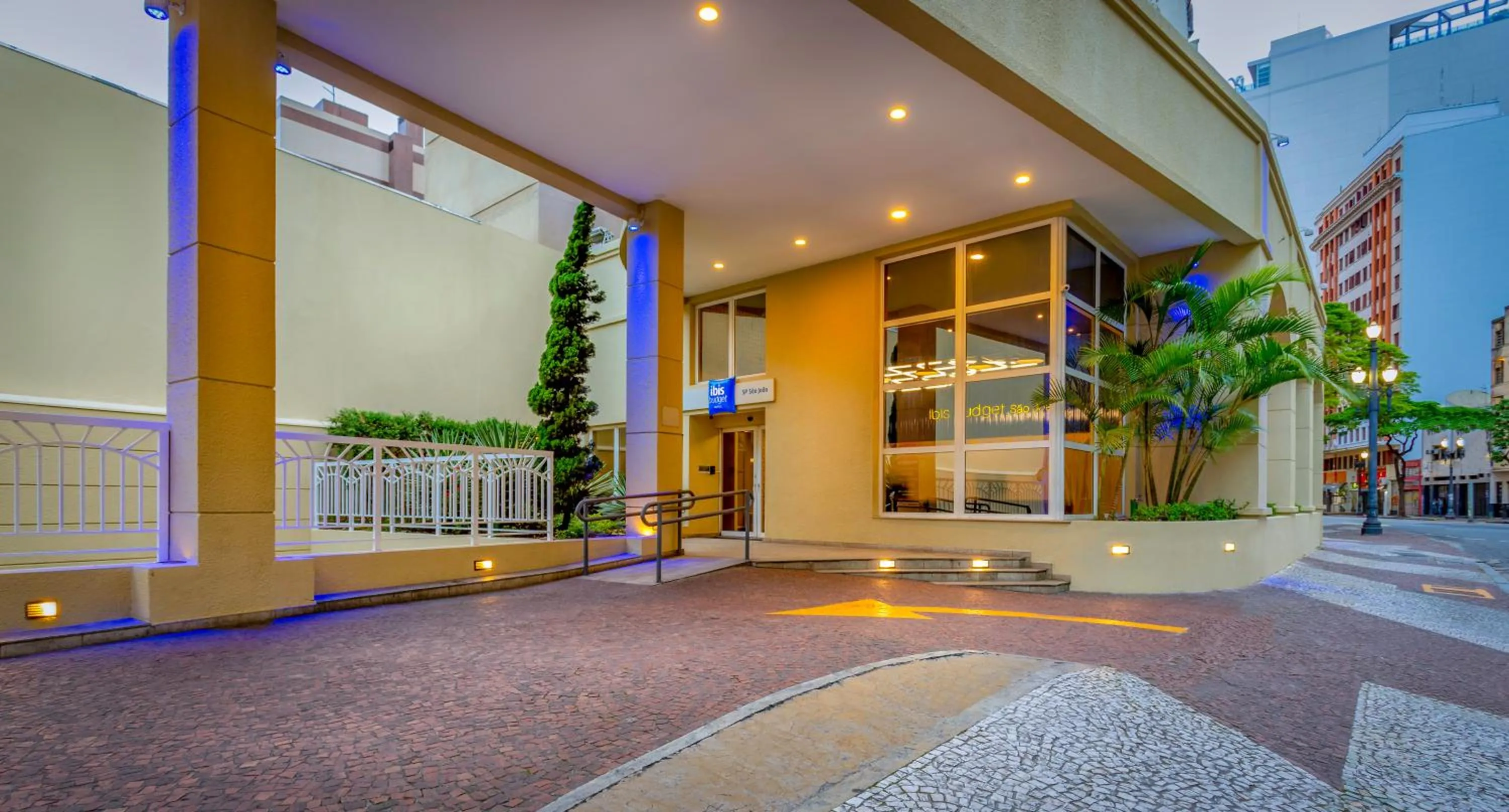 Facade/entrance in ibis budget SP Centro Sao Joao
