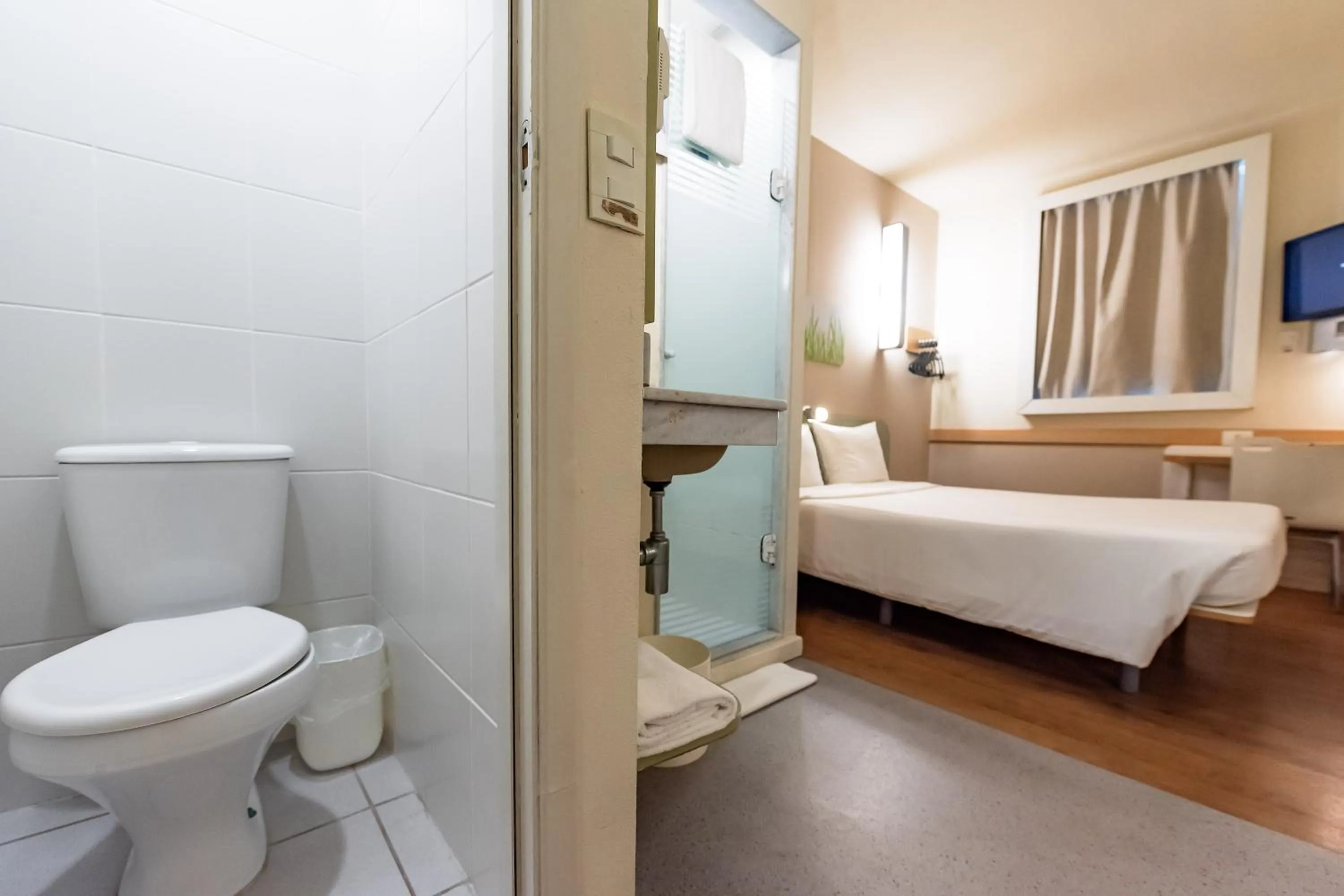 Bedroom in ibis budget Vitoria