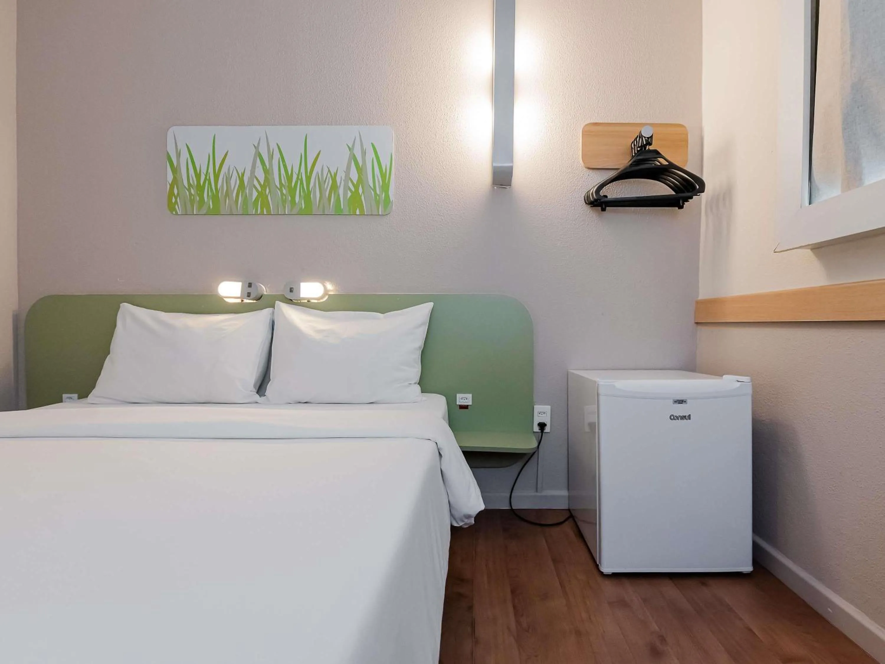 Bedroom, Bed in ibis budget Vitoria