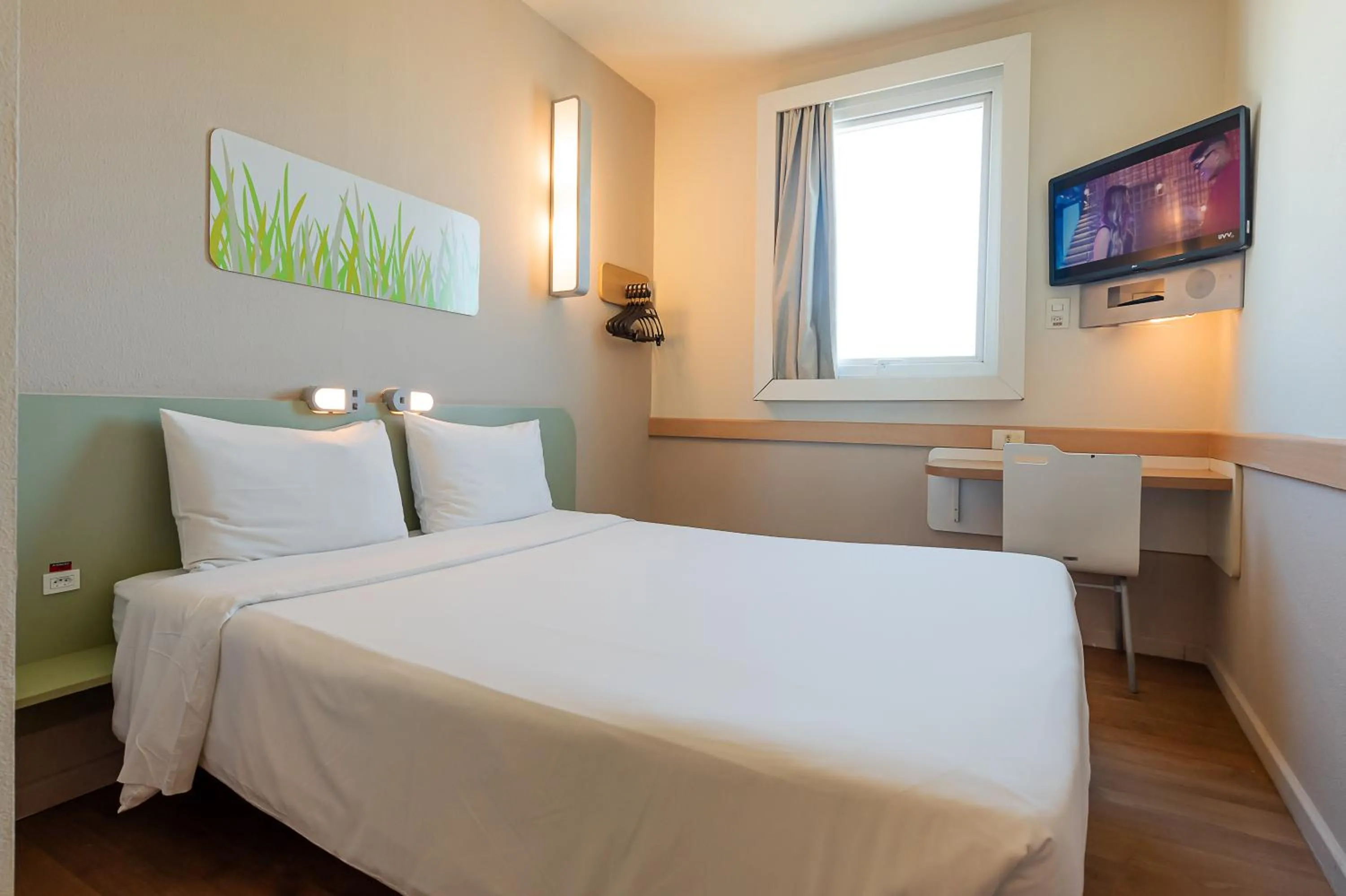 Bedroom, Bed in ibis budget Vitoria