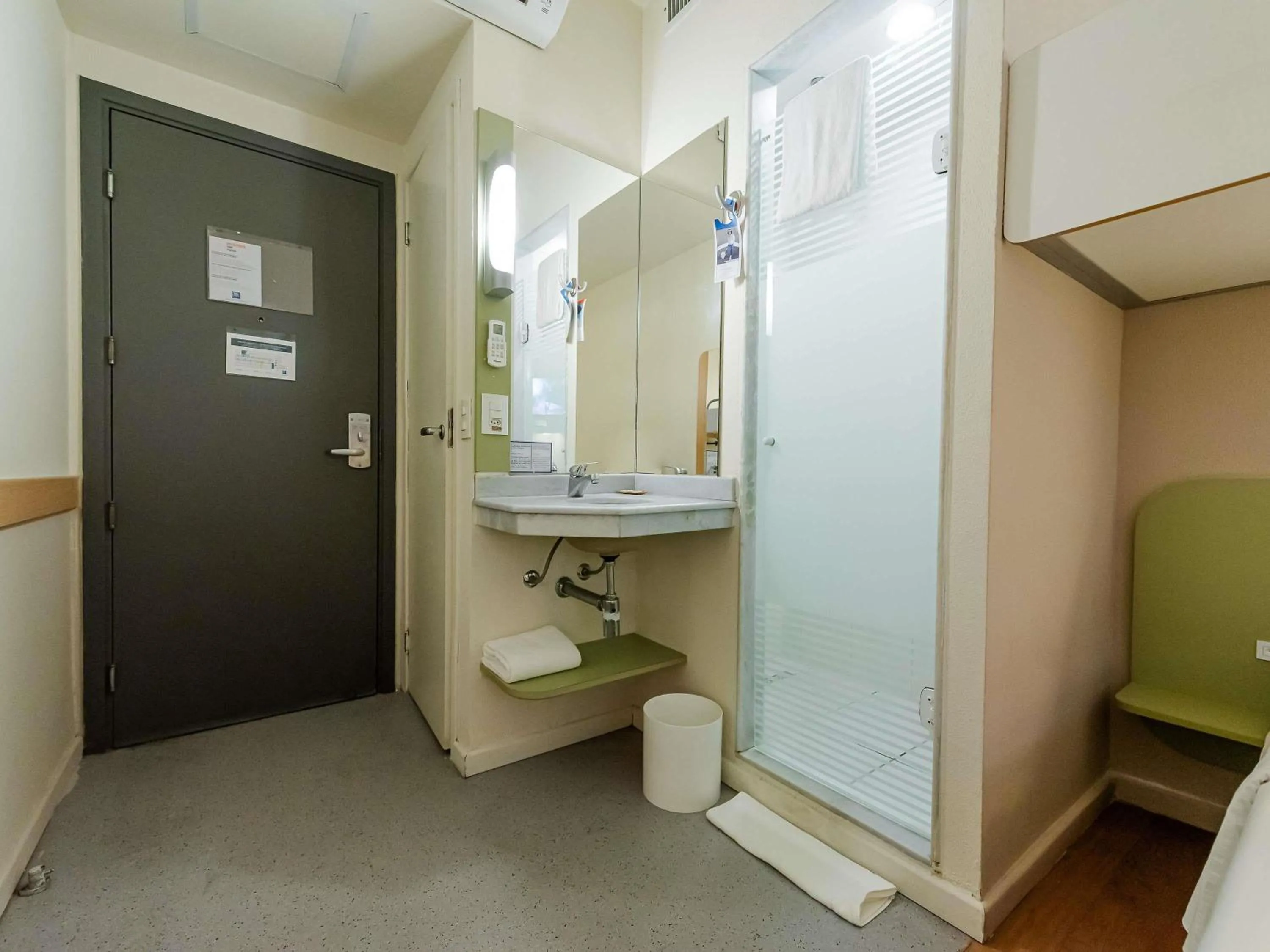 Bedroom in ibis budget Vitoria