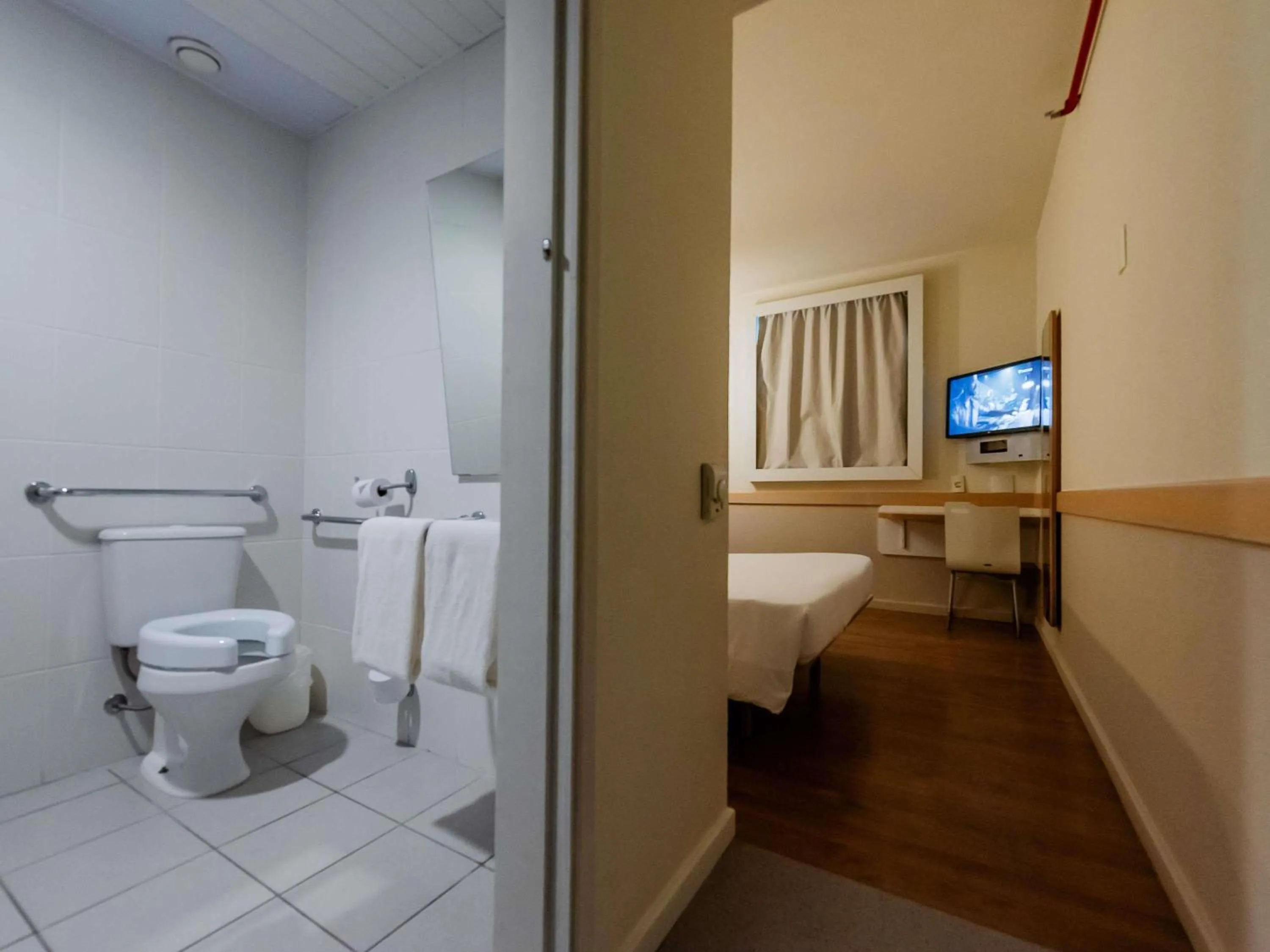 Bedroom in ibis budget Vitoria