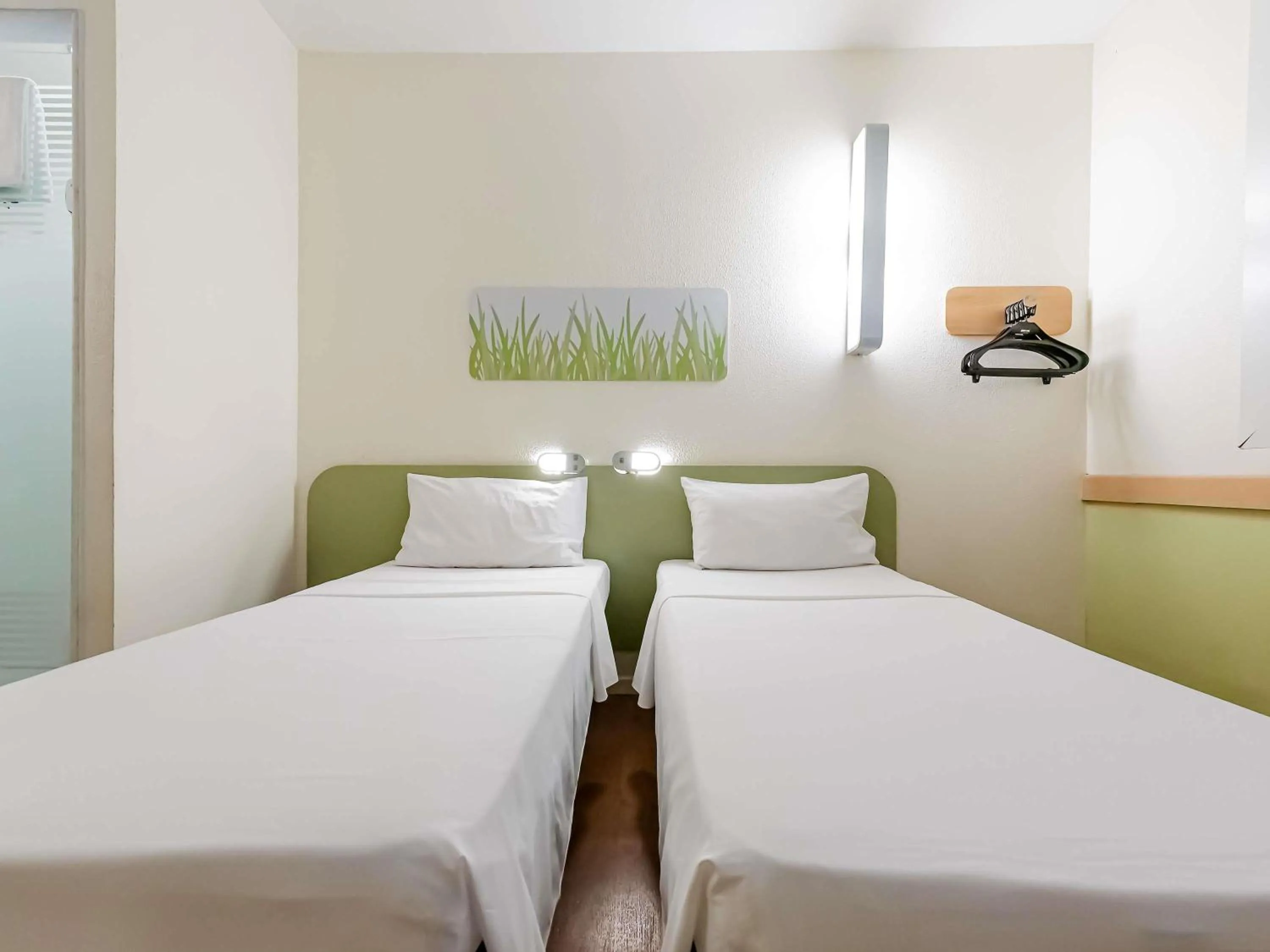 Bedroom, Bed in ibis budget Vitoria