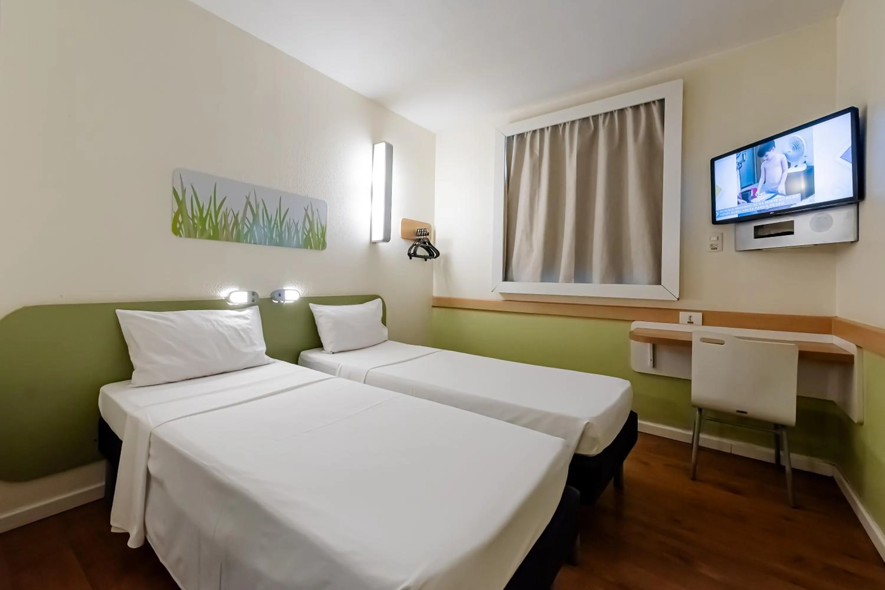 Bedroom, Bed in ibis budget Vitoria