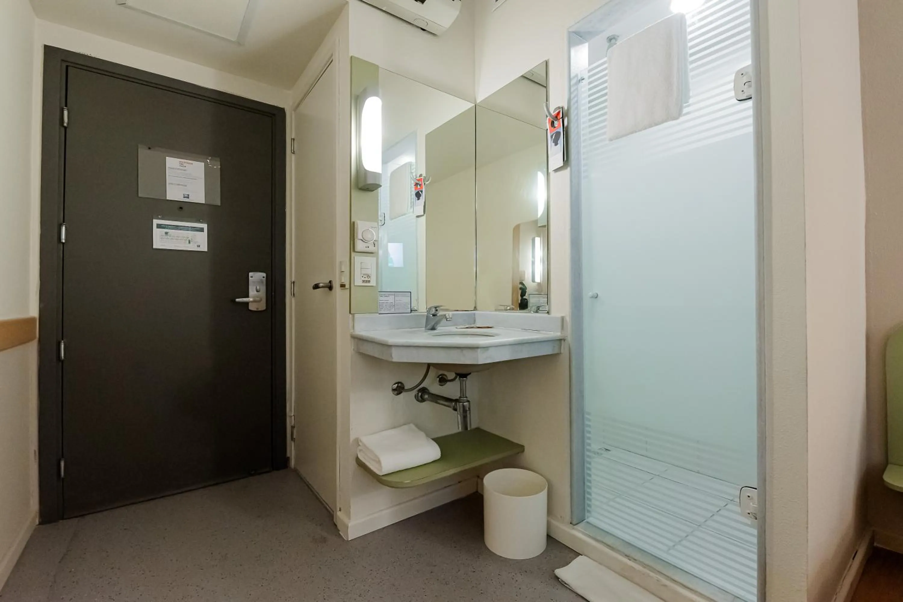 Bedroom in ibis budget Vitoria