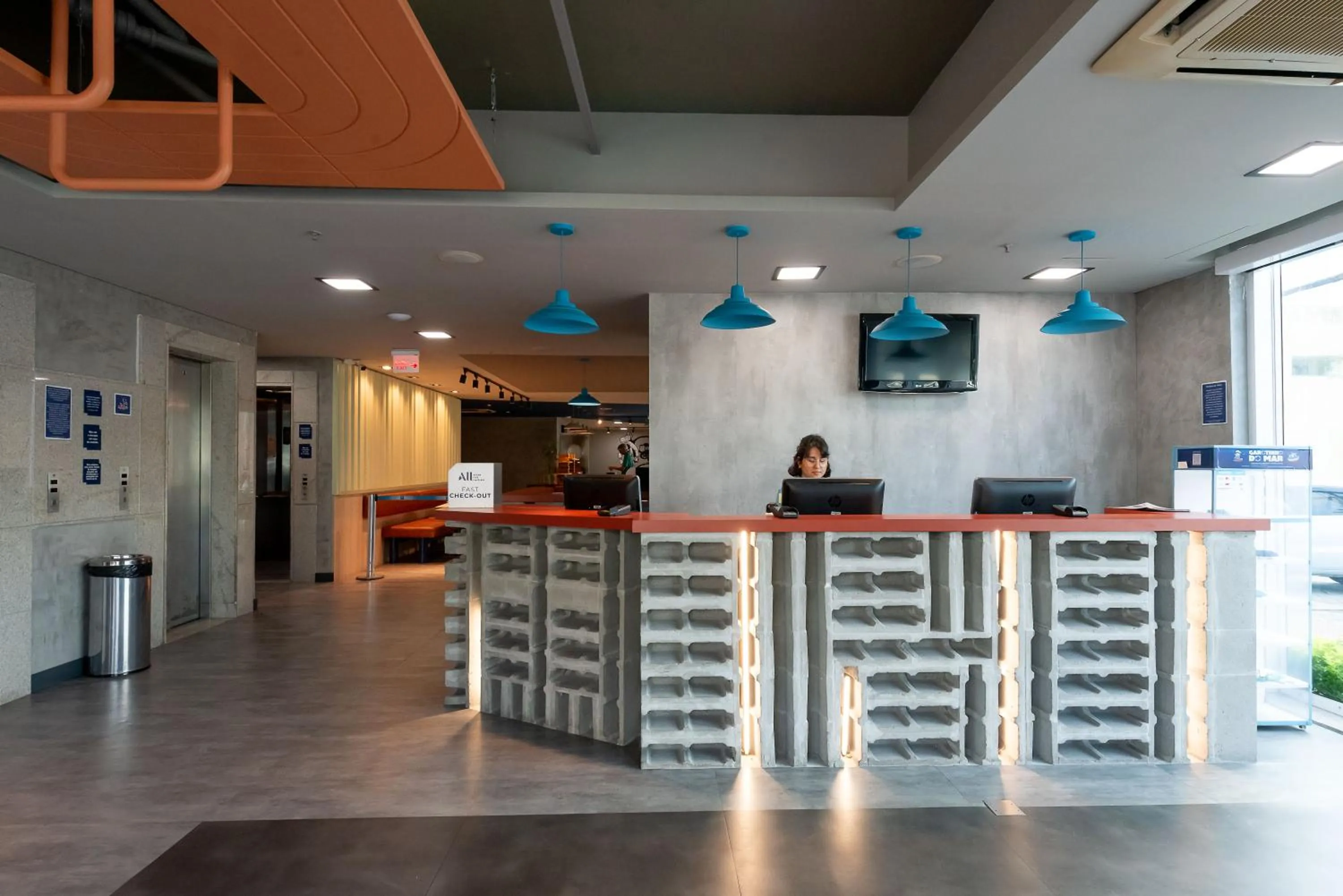 Lobby or reception in ibis budget Vitoria