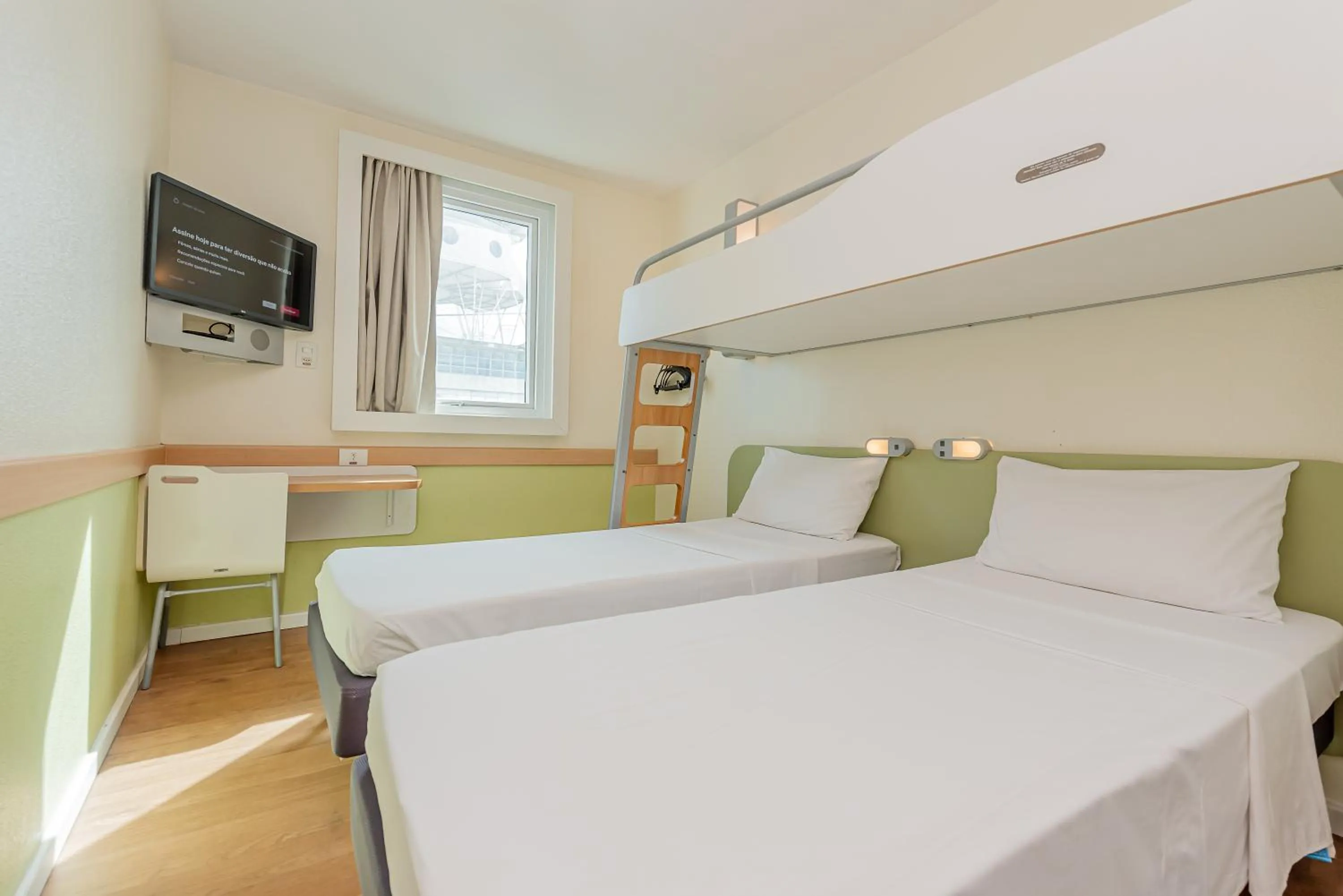 Bedroom, Bed in ibis budget Vitoria