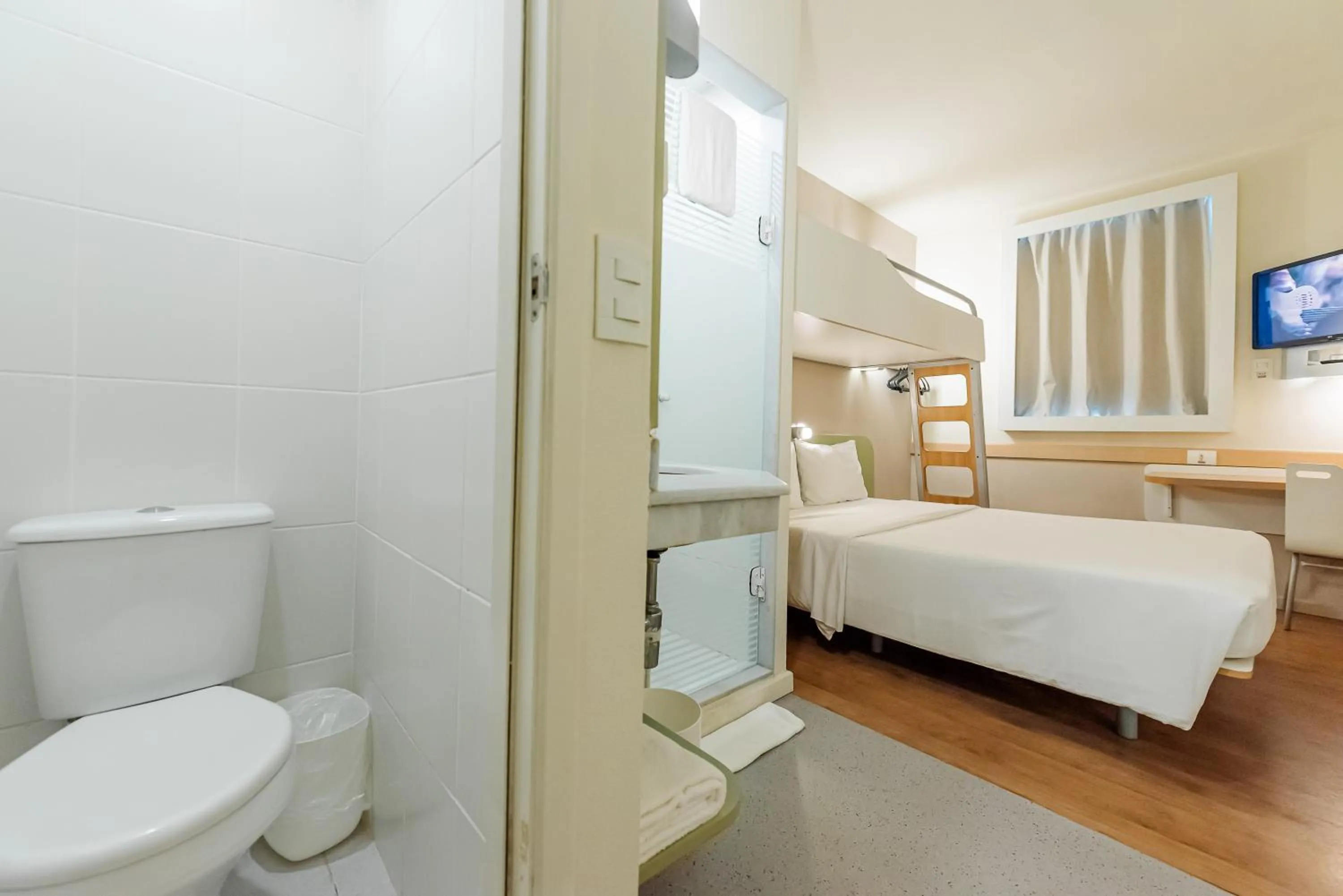 Bedroom, Bed in ibis budget Vitoria