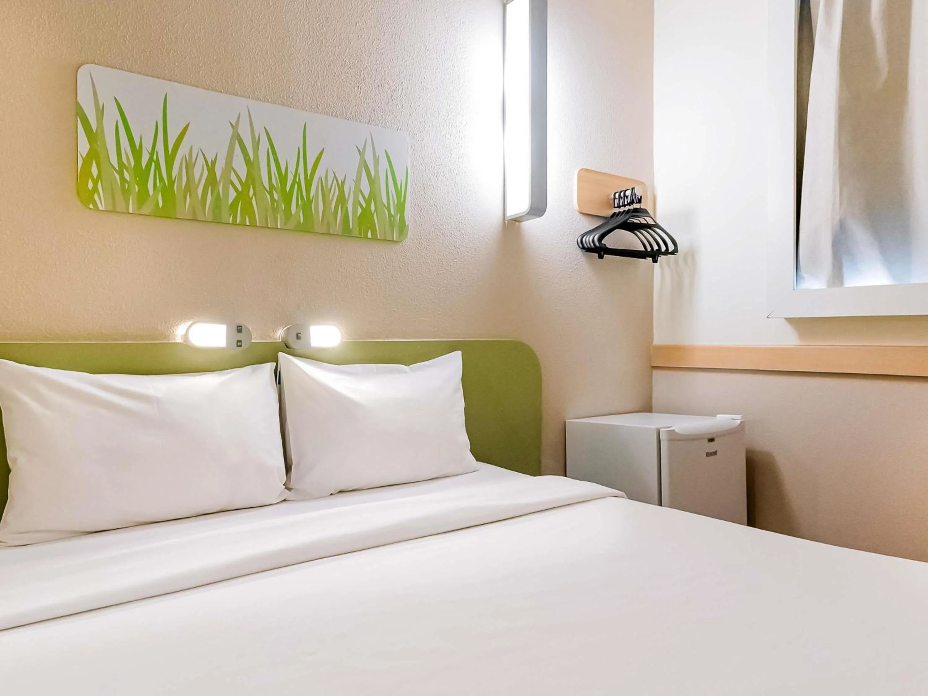 Bedroom, Bed in ibis budget Vitoria