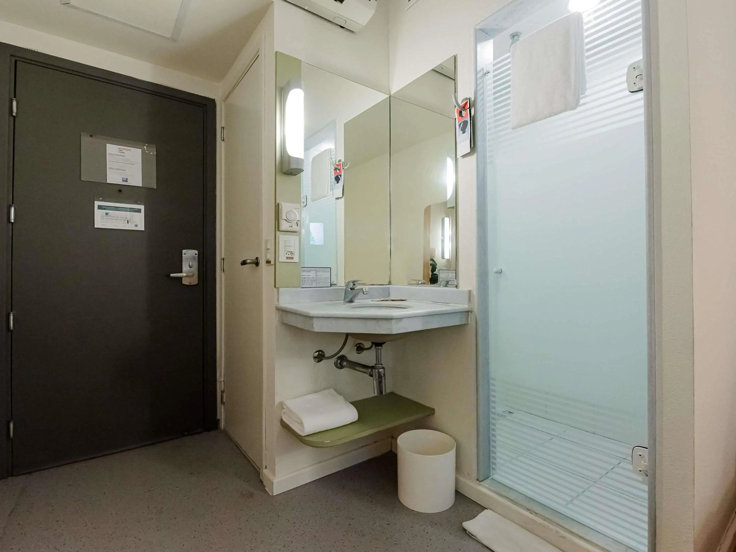 Bedroom in ibis budget Vitoria