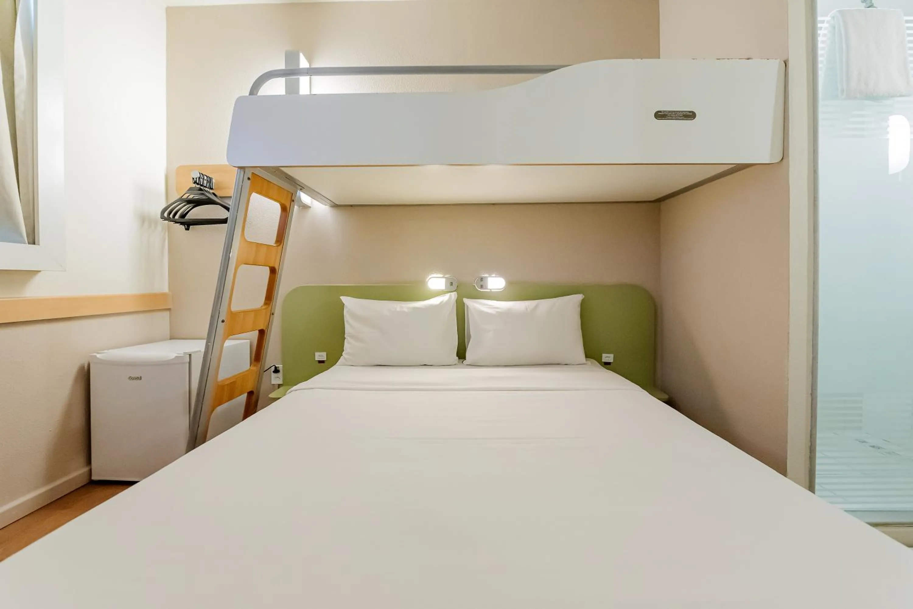 Bedroom, Bed in ibis budget Vitoria