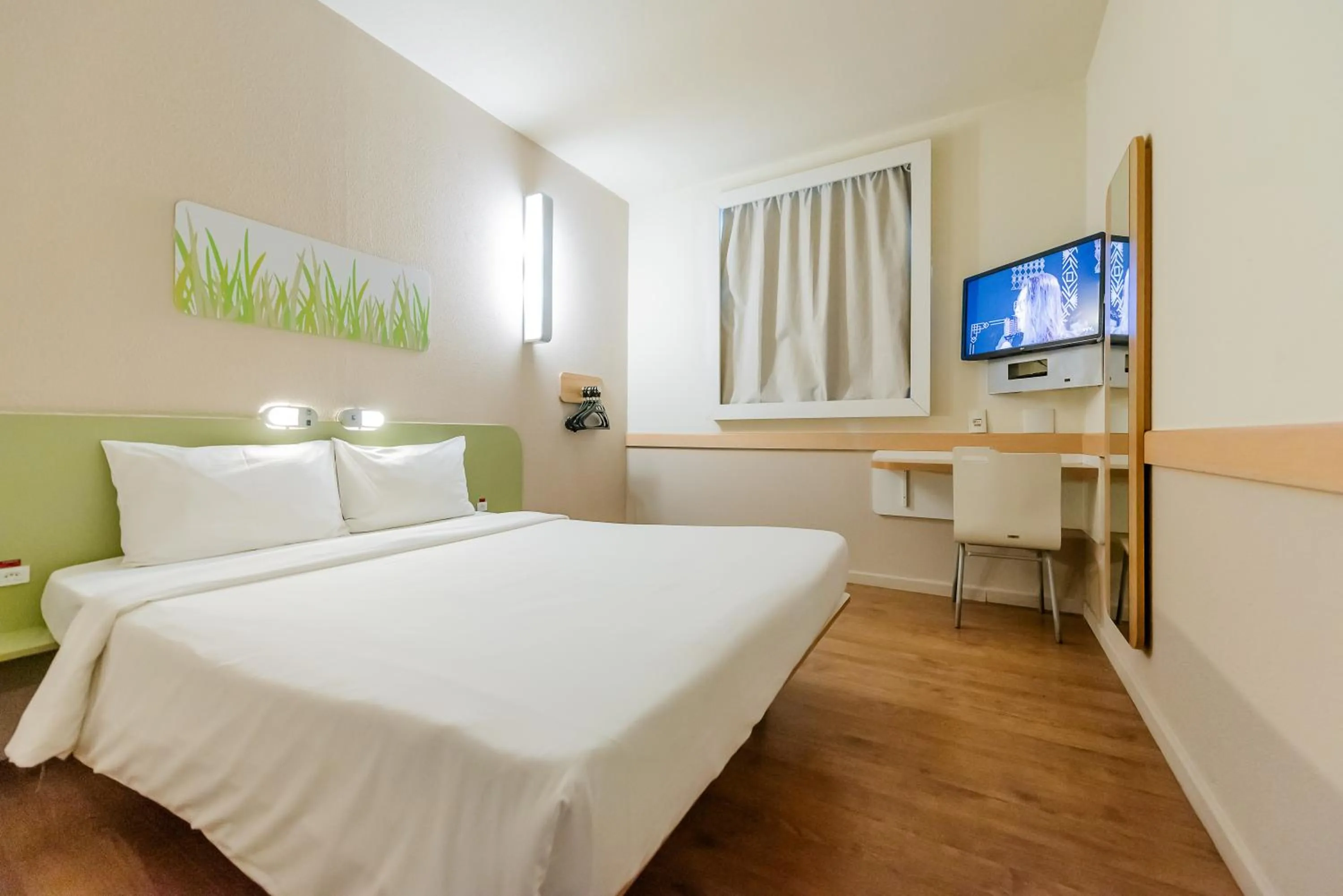 Photo of the whole room, Bed in ibis budget Vitoria