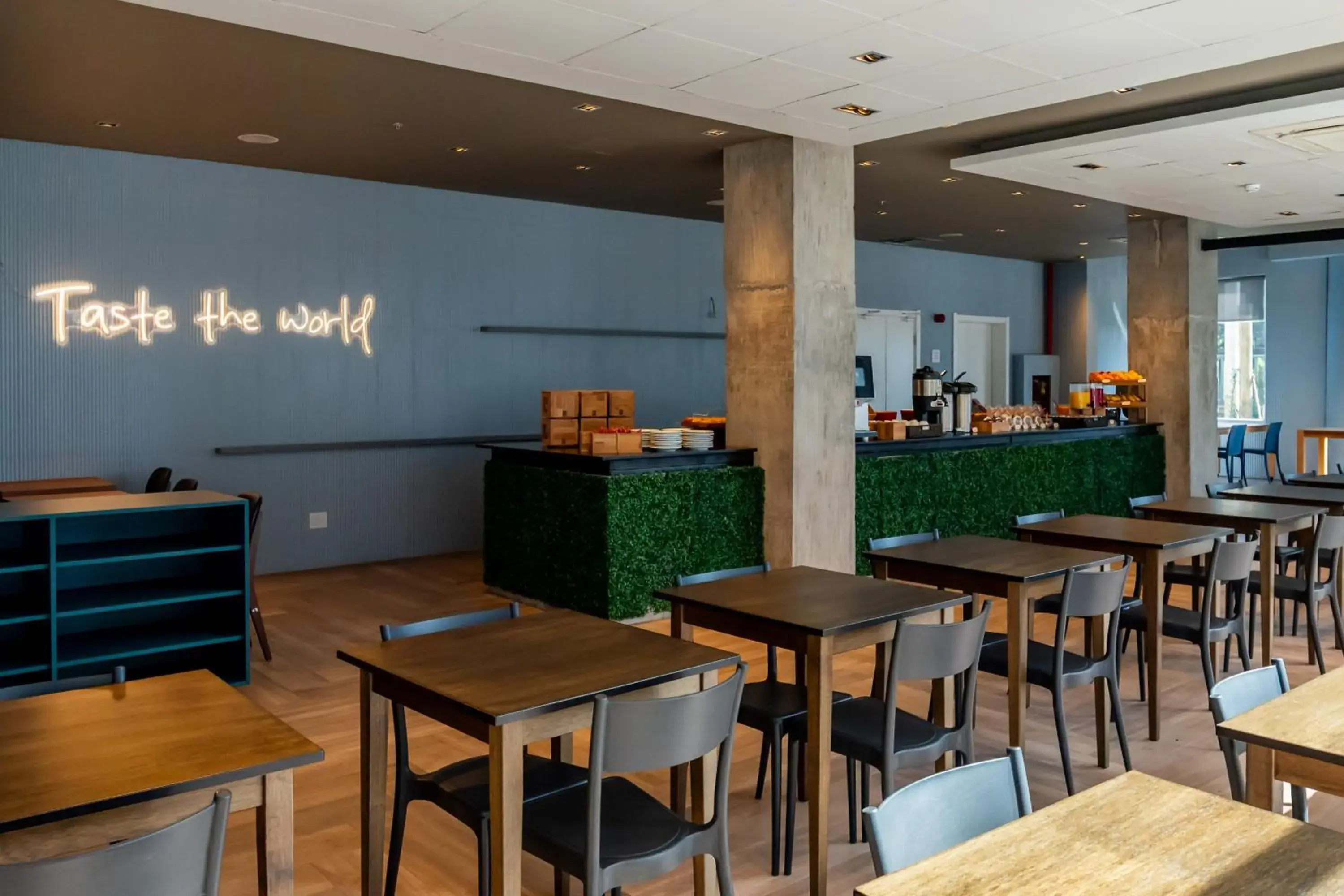 Restaurant/places to eat in ibis budget Porto Alegre - Super Econômico Restaurant/places to eat in ibis budget Porto Alegre - Super Econômico