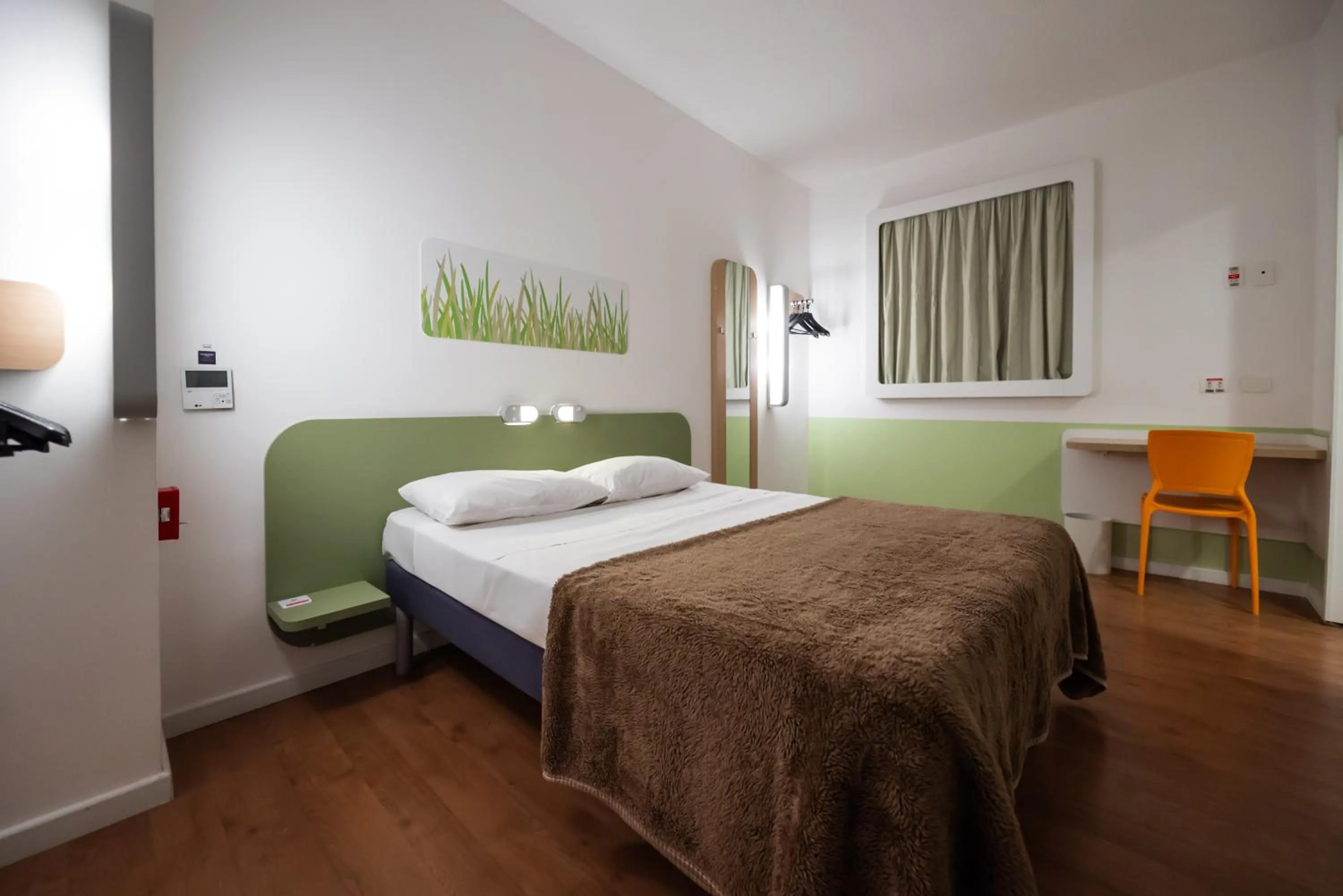 Photo of the whole room, Bed in ibis budget Porto Alegre - Super Econômico