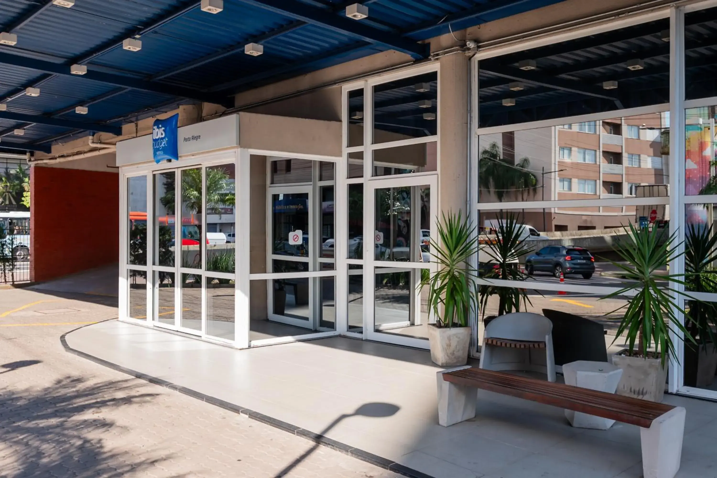 Facade/entrance in ibis budget Porto Alegre - Super Econômico Facade/entrance in ibis budget Porto Alegre - Super Econômico
