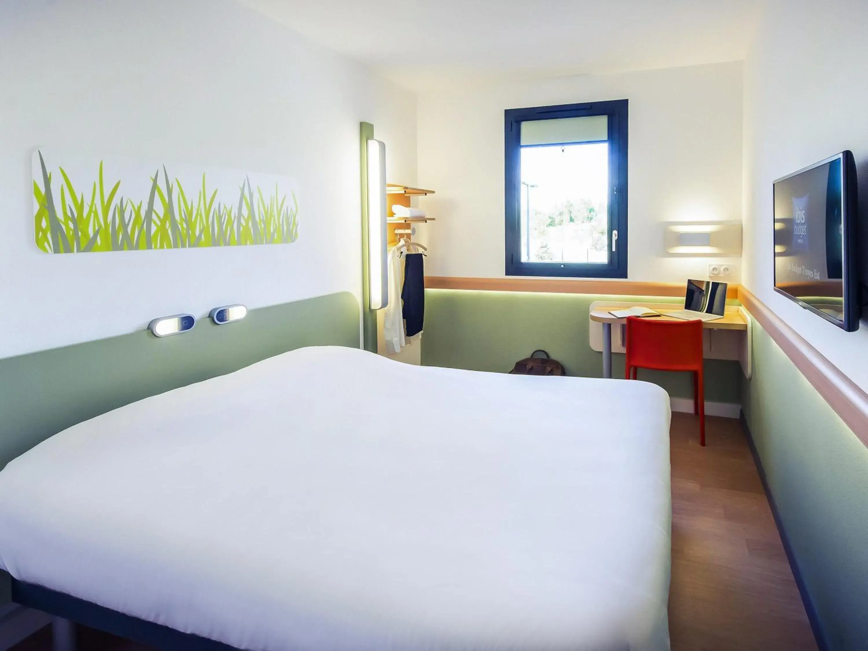 Bedroom, Bed in ibis budget Troyes Est Bedroom, Bed in ibis budget Troyes Est